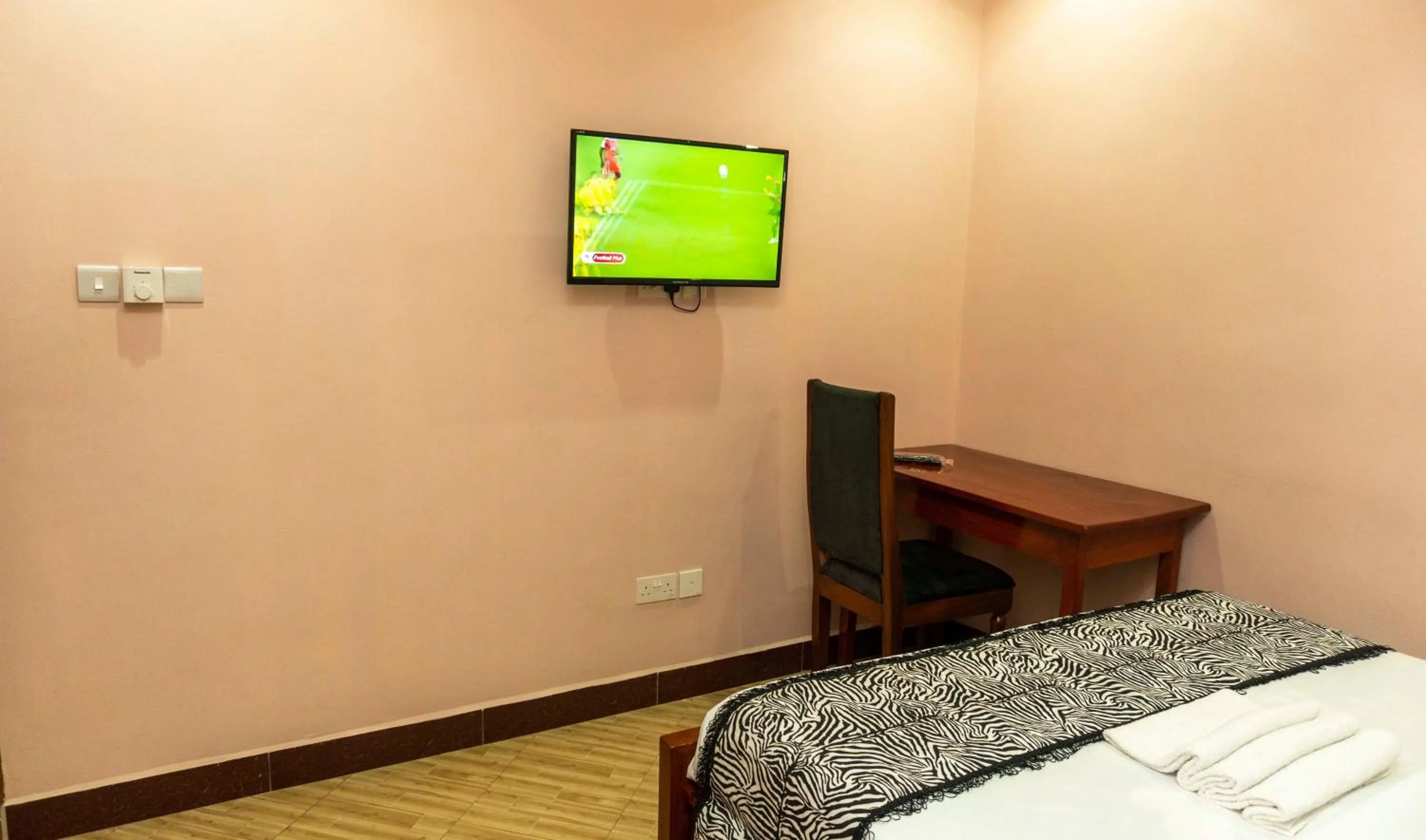 TV and multimedia in Kiteme Comfort Lodge