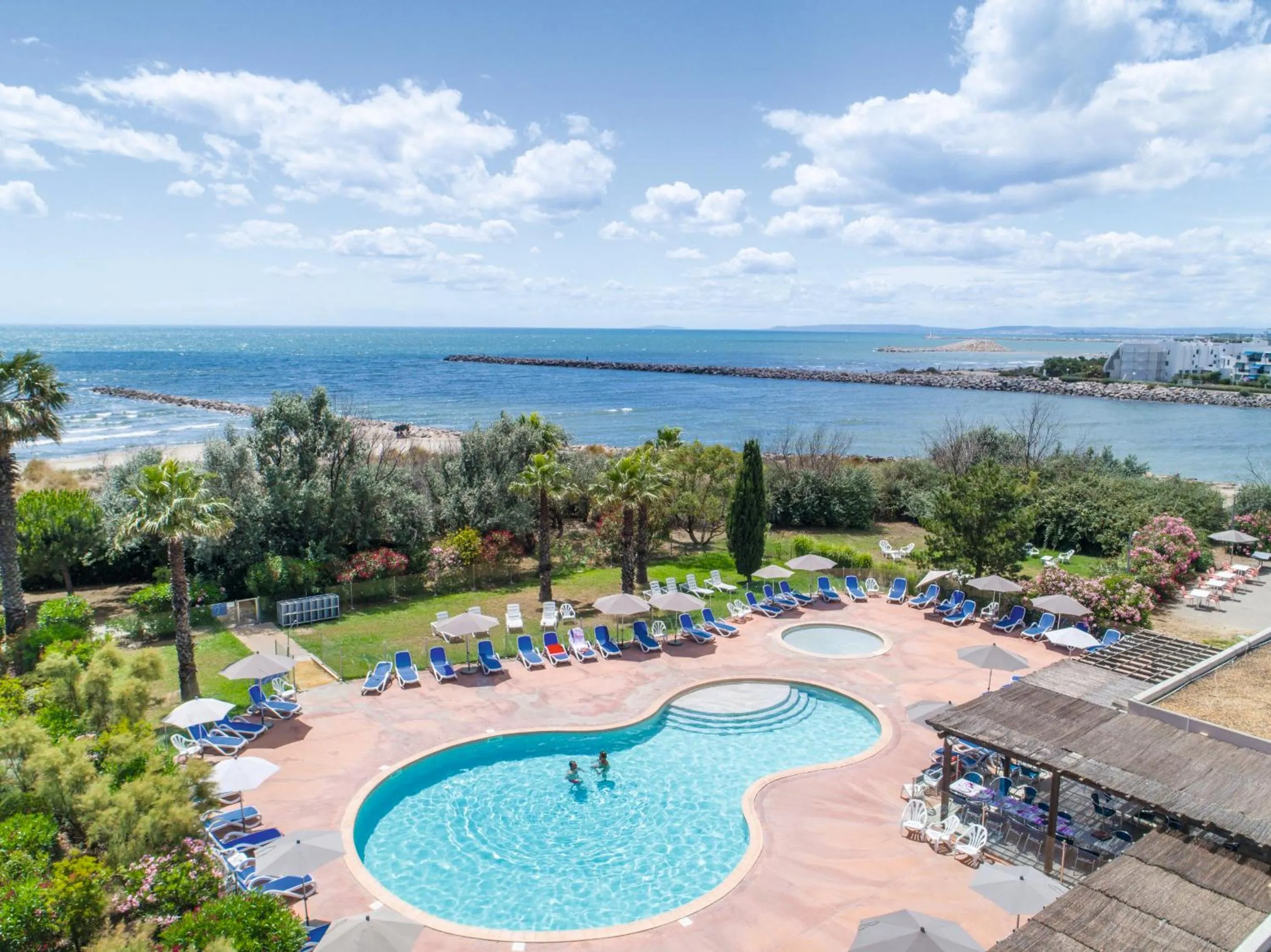 Swimming pool in SOWELL Family Grau du Roi