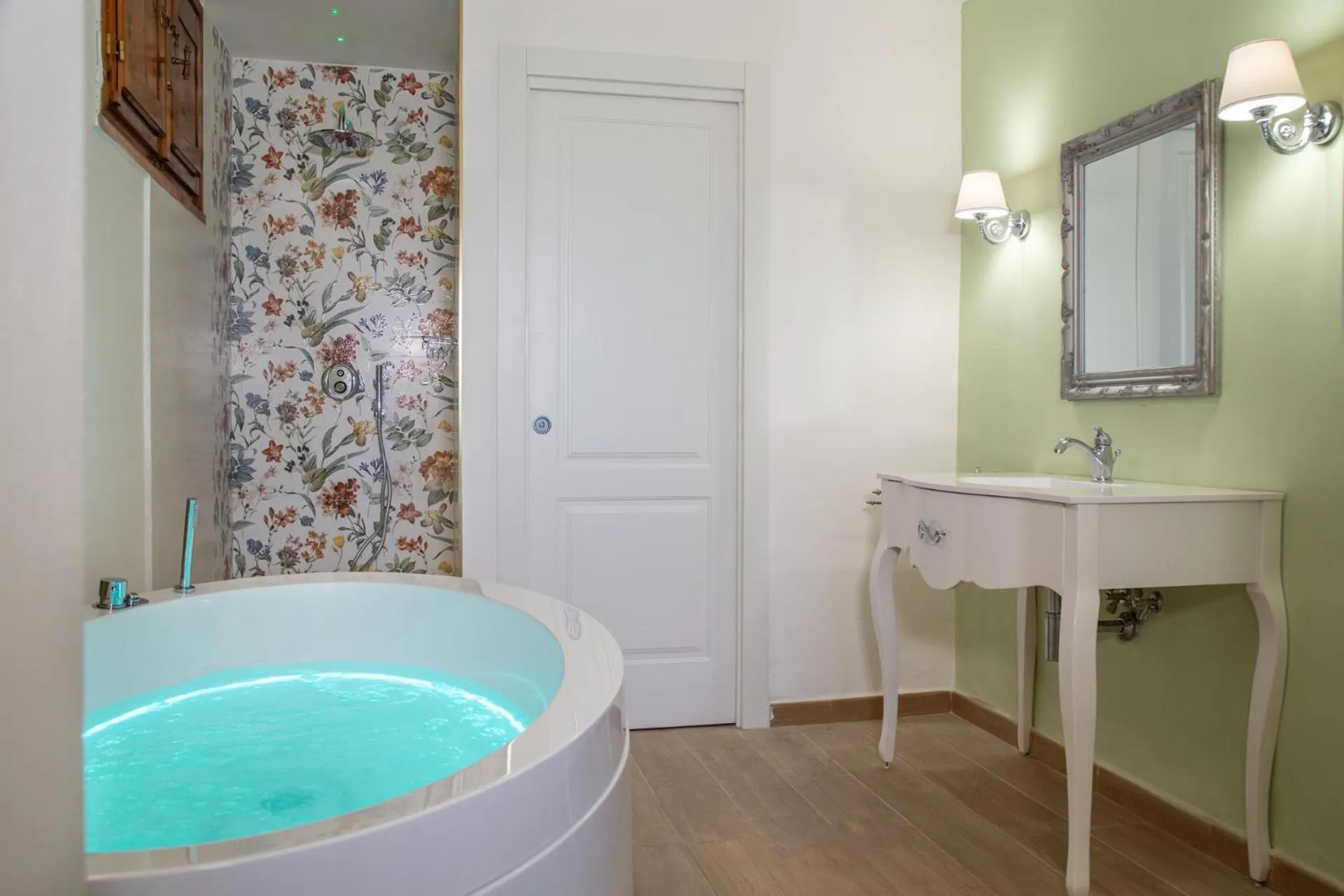 Hot Tub in Residenza le Colline del Paradiso