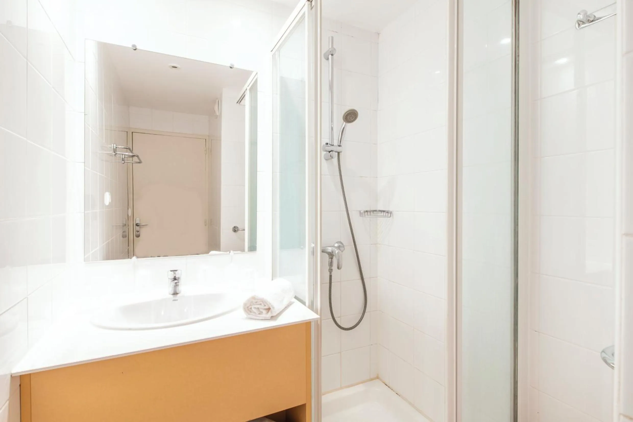 Bathroom in SOWELL RESIDENCES Les Sablons