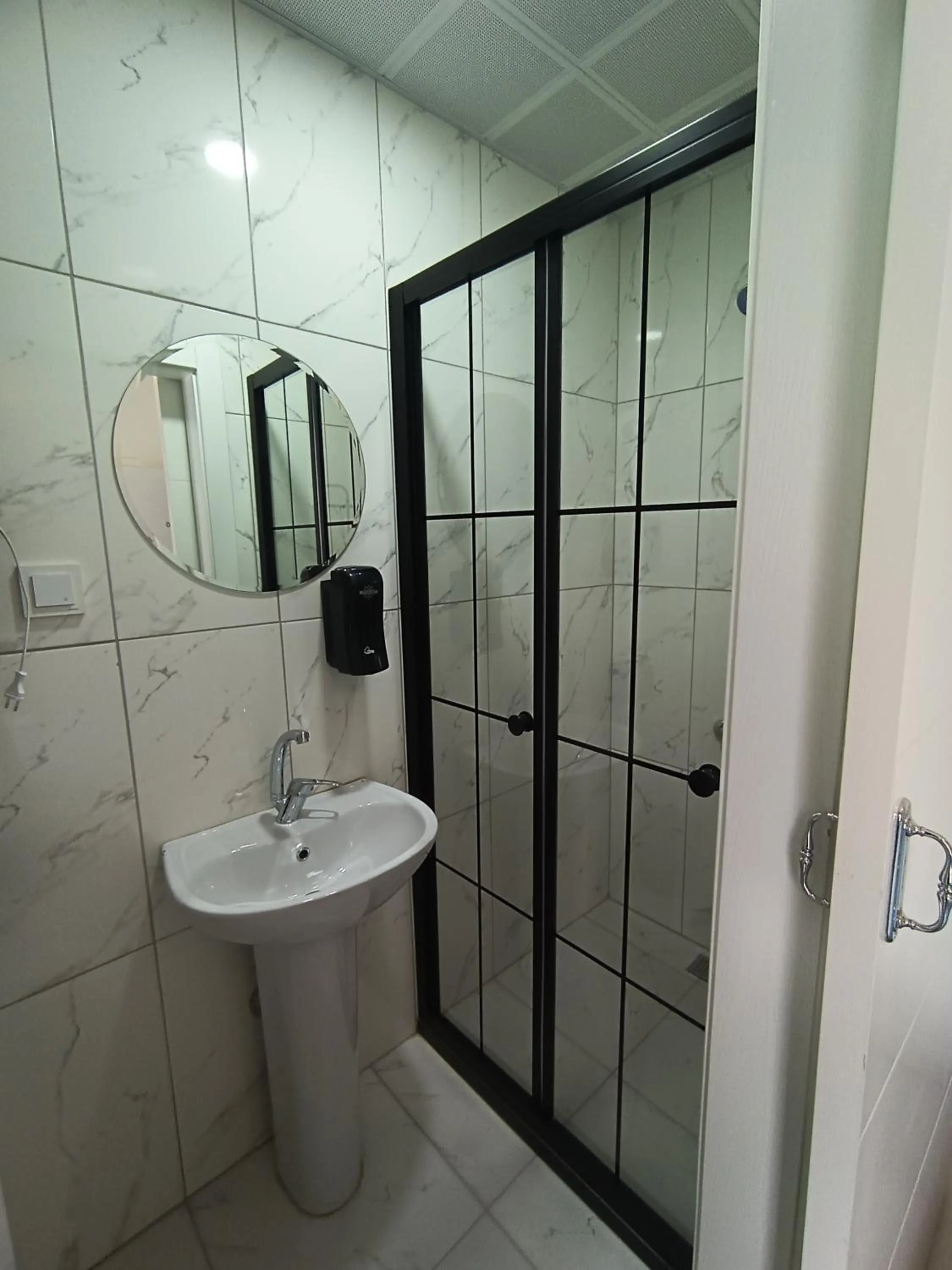 Shower in Deeps Hostel Ankara 2