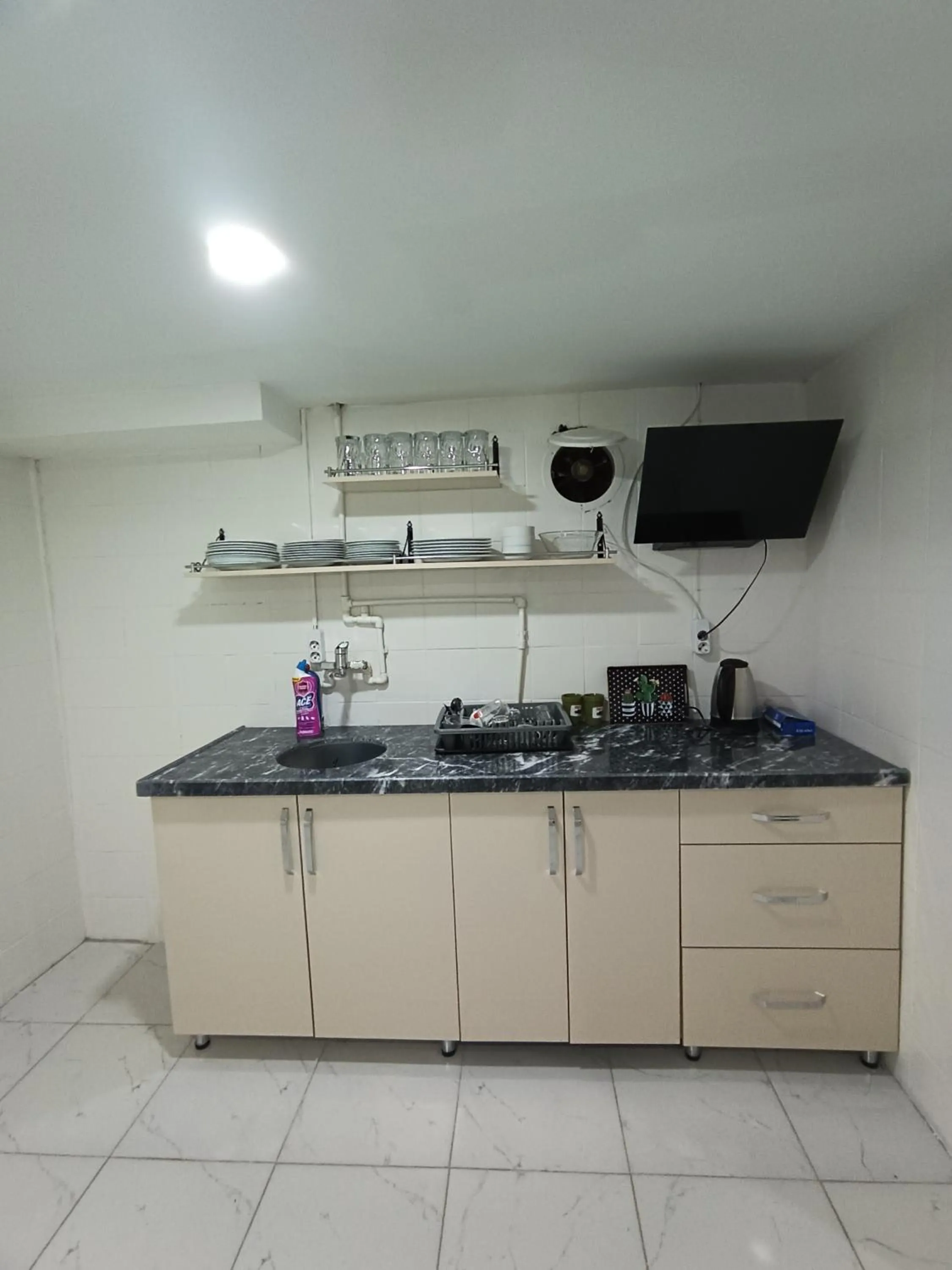 Kitchen or kitchenette in Deeps Hostel Ankara 2