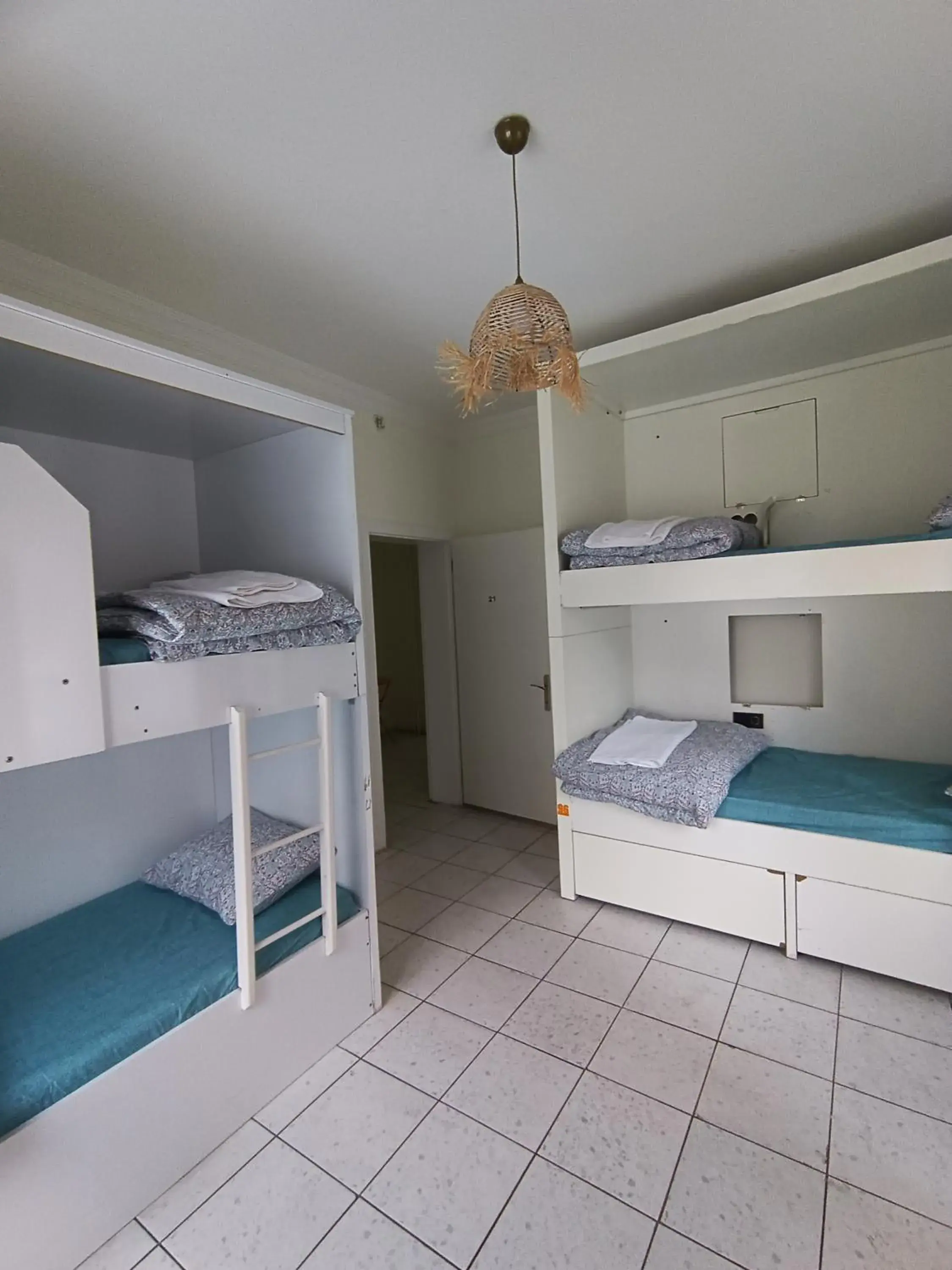 Bed in 4-Bed Mixed Dormitory Room in Deeps Hostel Ankara 2 Bed in 4-Bed Mixed Dormitory Room in Deeps Hostel Ankara 2