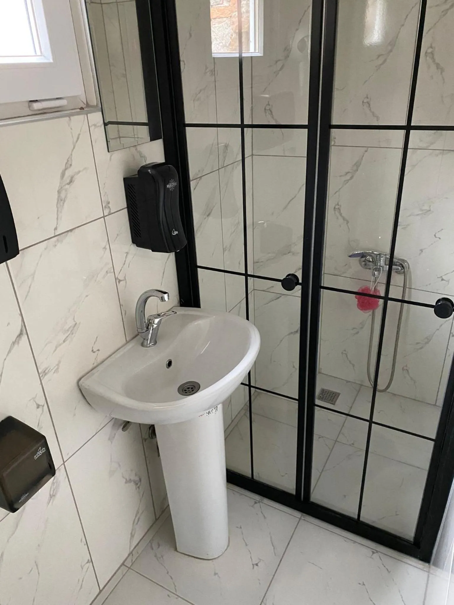 Bathroom in Deeps Hostel Ankara 2