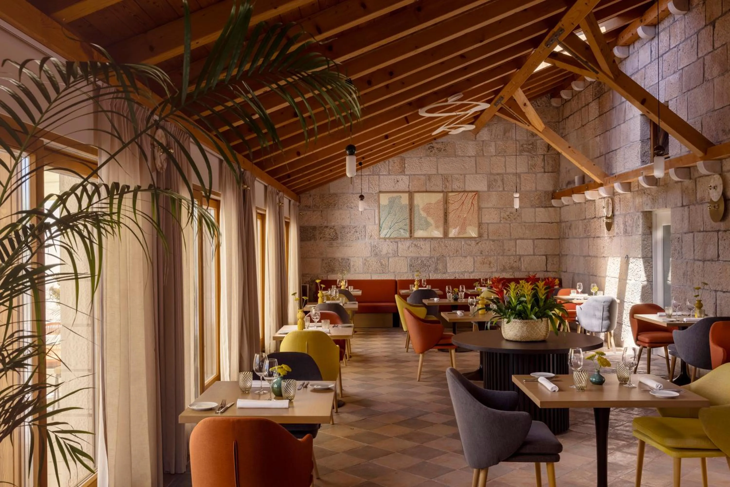 Restaurant/places to eat in Palace Natali