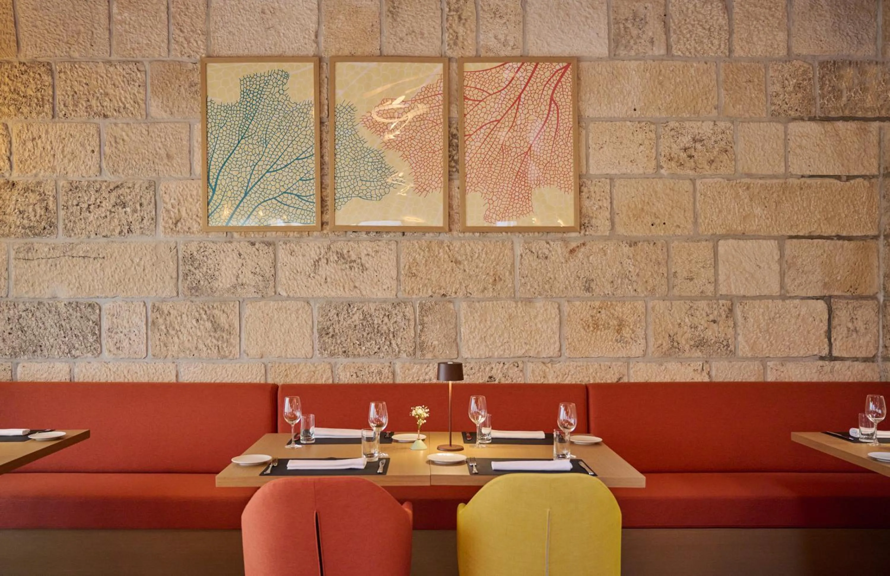 Restaurant/places to eat in Palace Natali