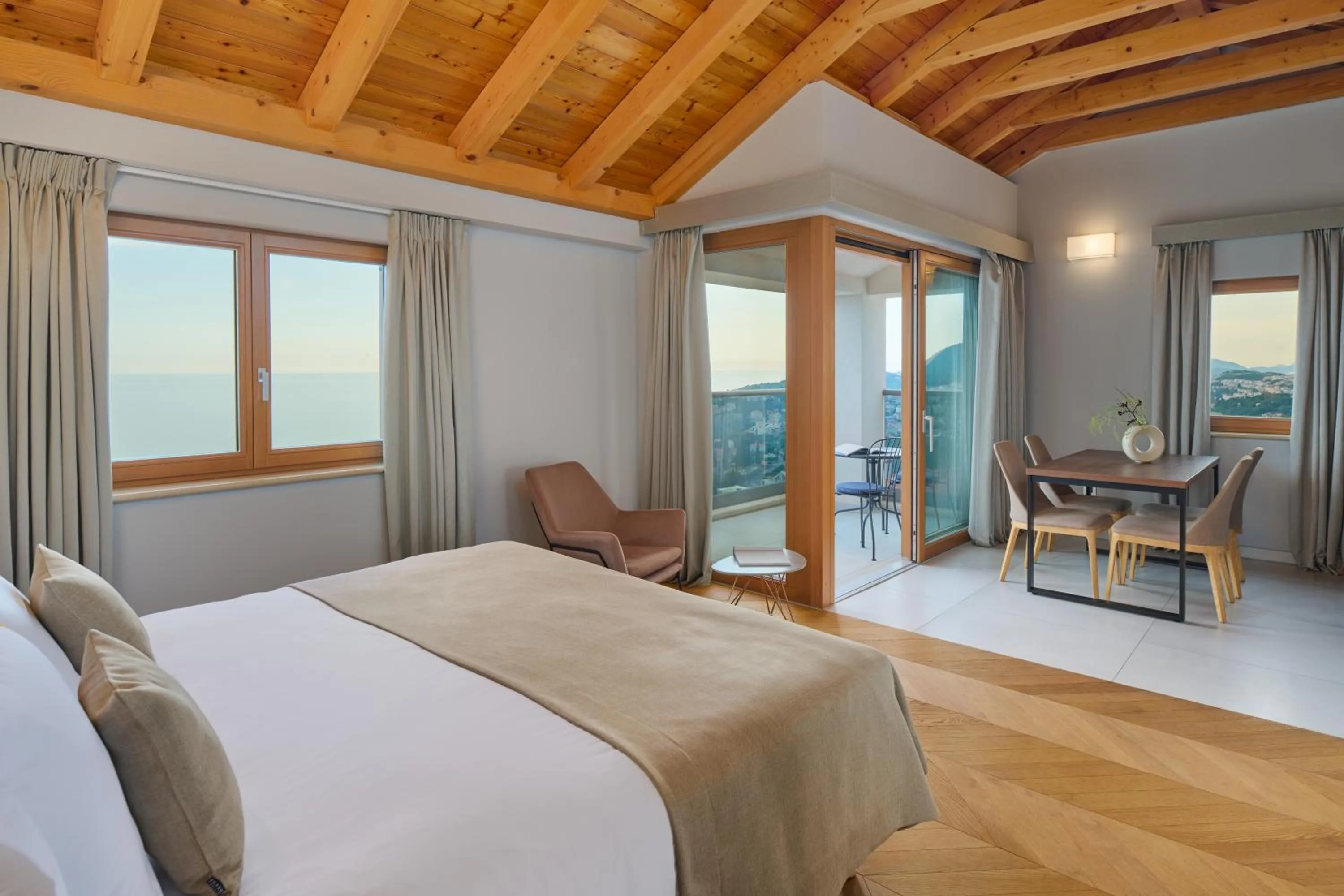 Seating area, Bed in Palace Natali