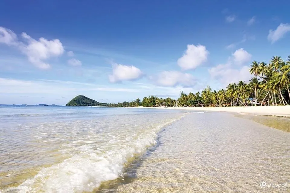 Beach in Thungwua laen resort