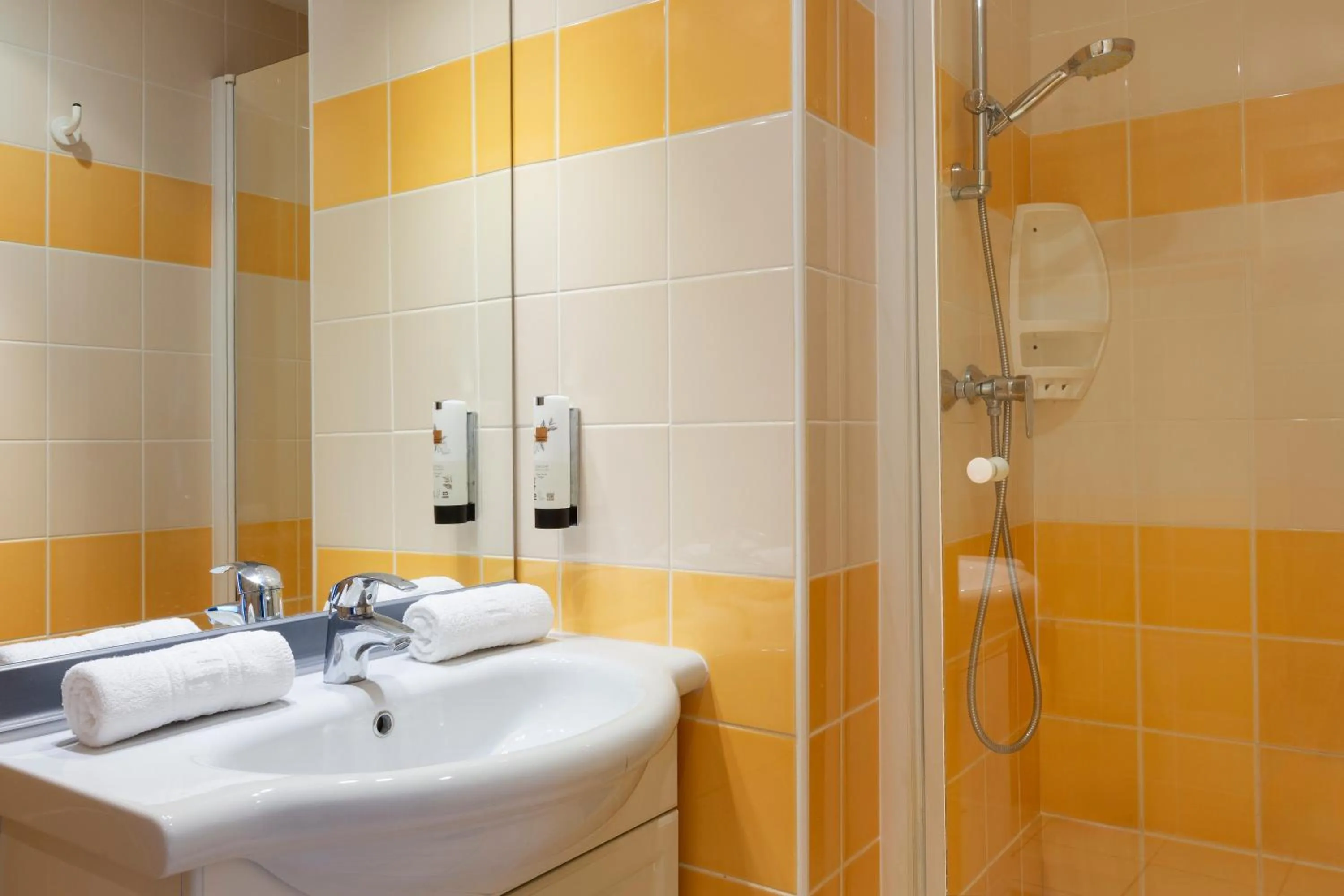 Bathroom in SOWELL RESIDENCES Les Lauriers Roses