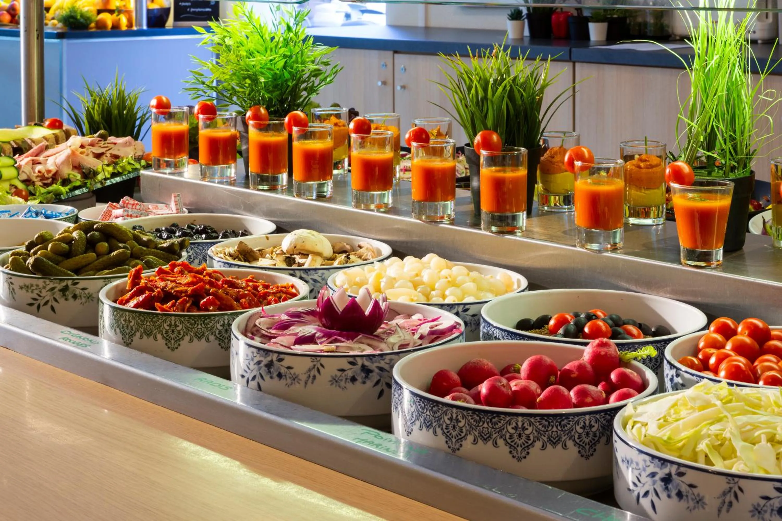 Restaurant/places to eat in SOWELL RESIDENCES Les Lauriers Roses