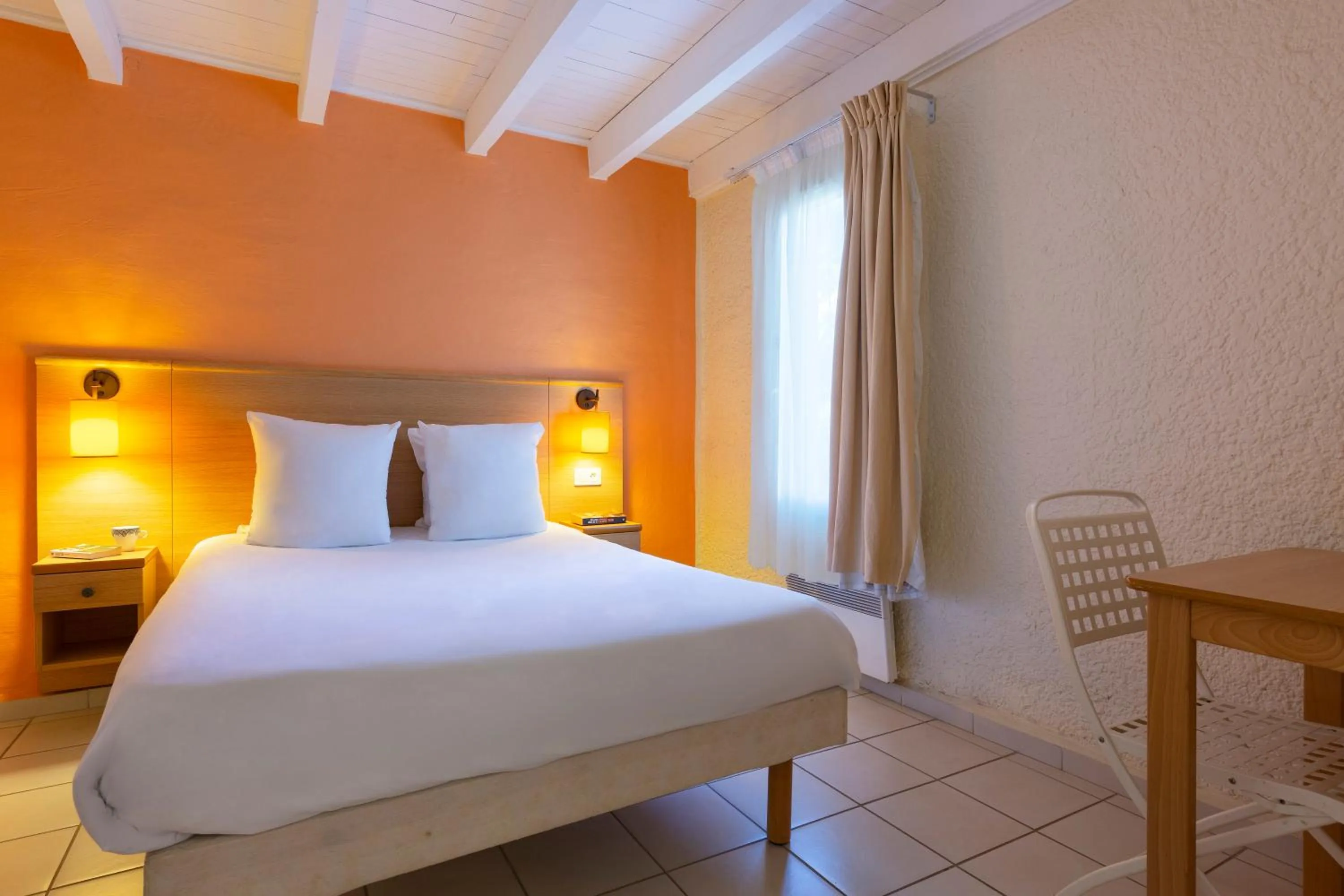 Bedroom, Bed in SOWELL RESIDENCES Les Lauriers Roses