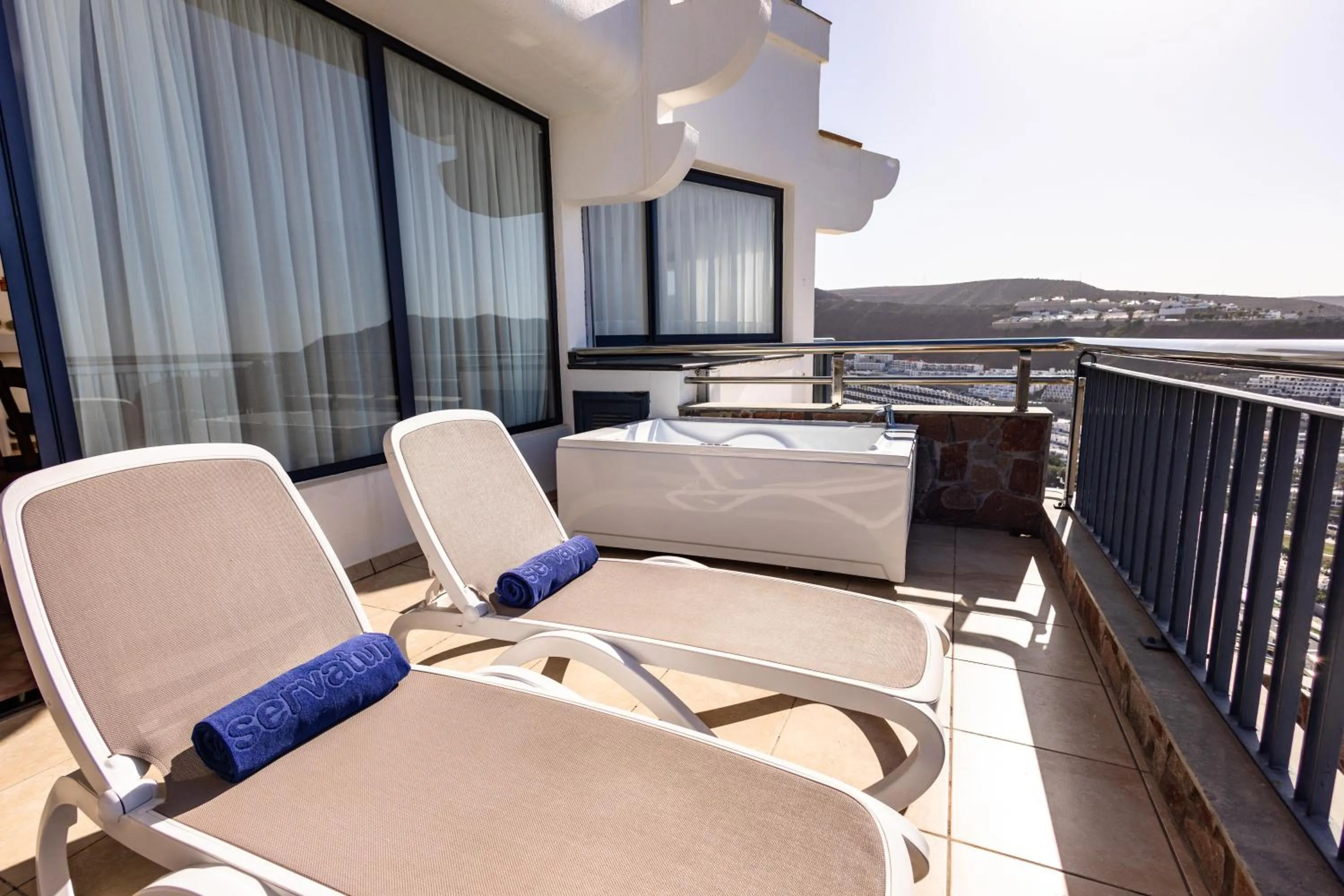 Photo of the whole room in Servatur JB - Adults Only