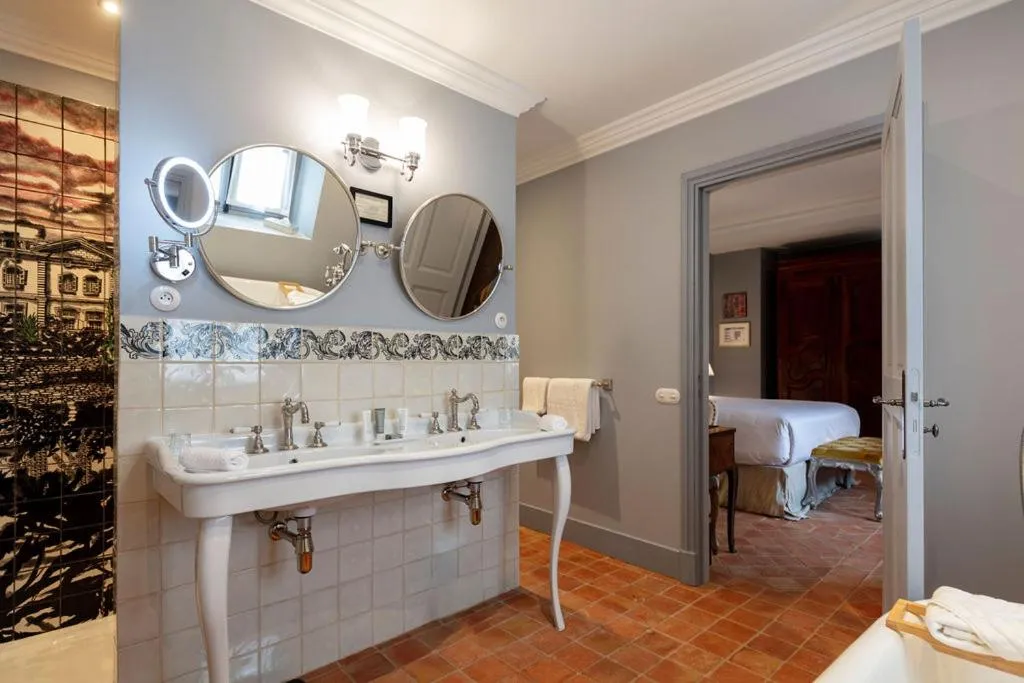 Bathroom in Château de Collias - Maison de Vacances