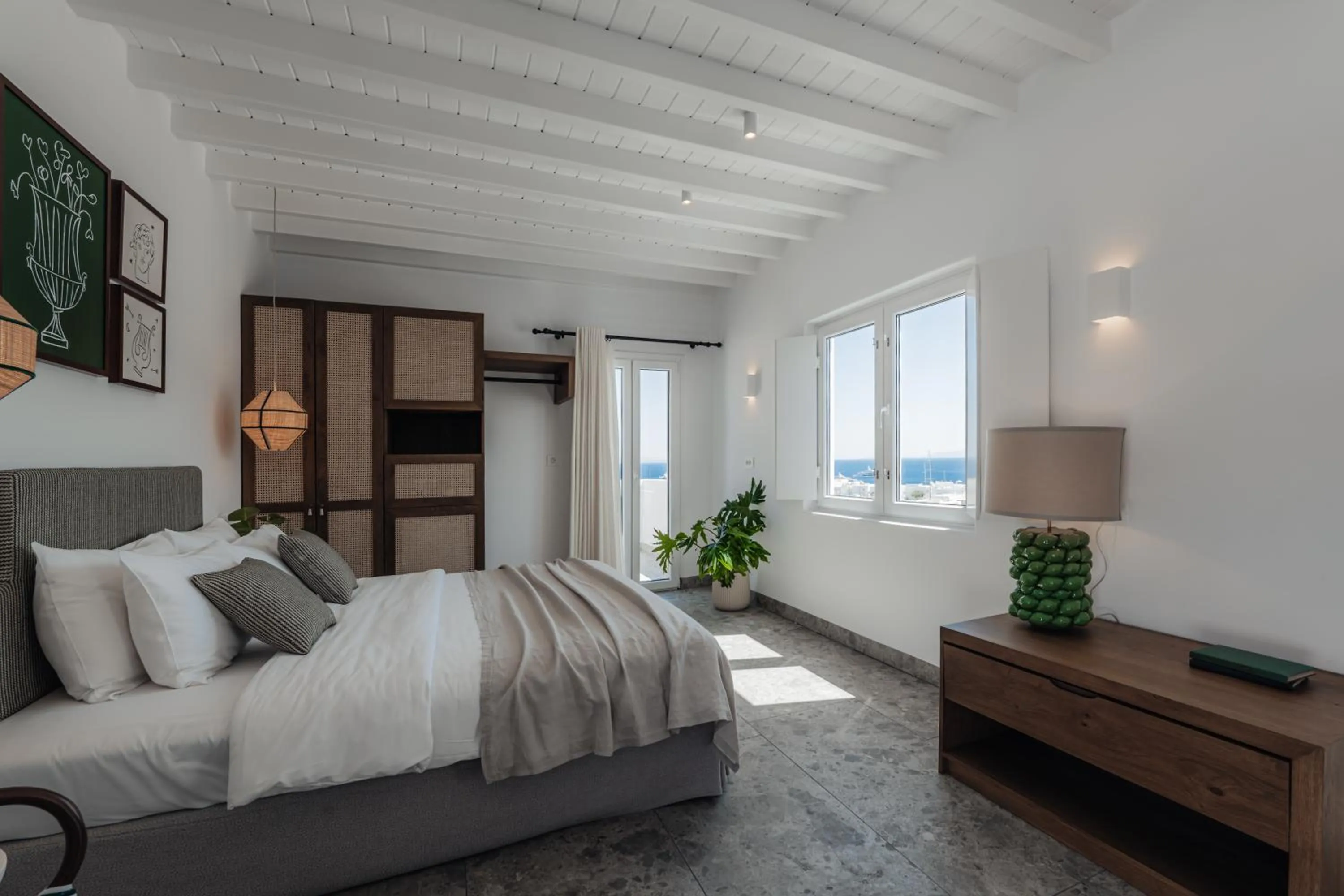 Bedroom, Bed in Pelican Bay Hotel