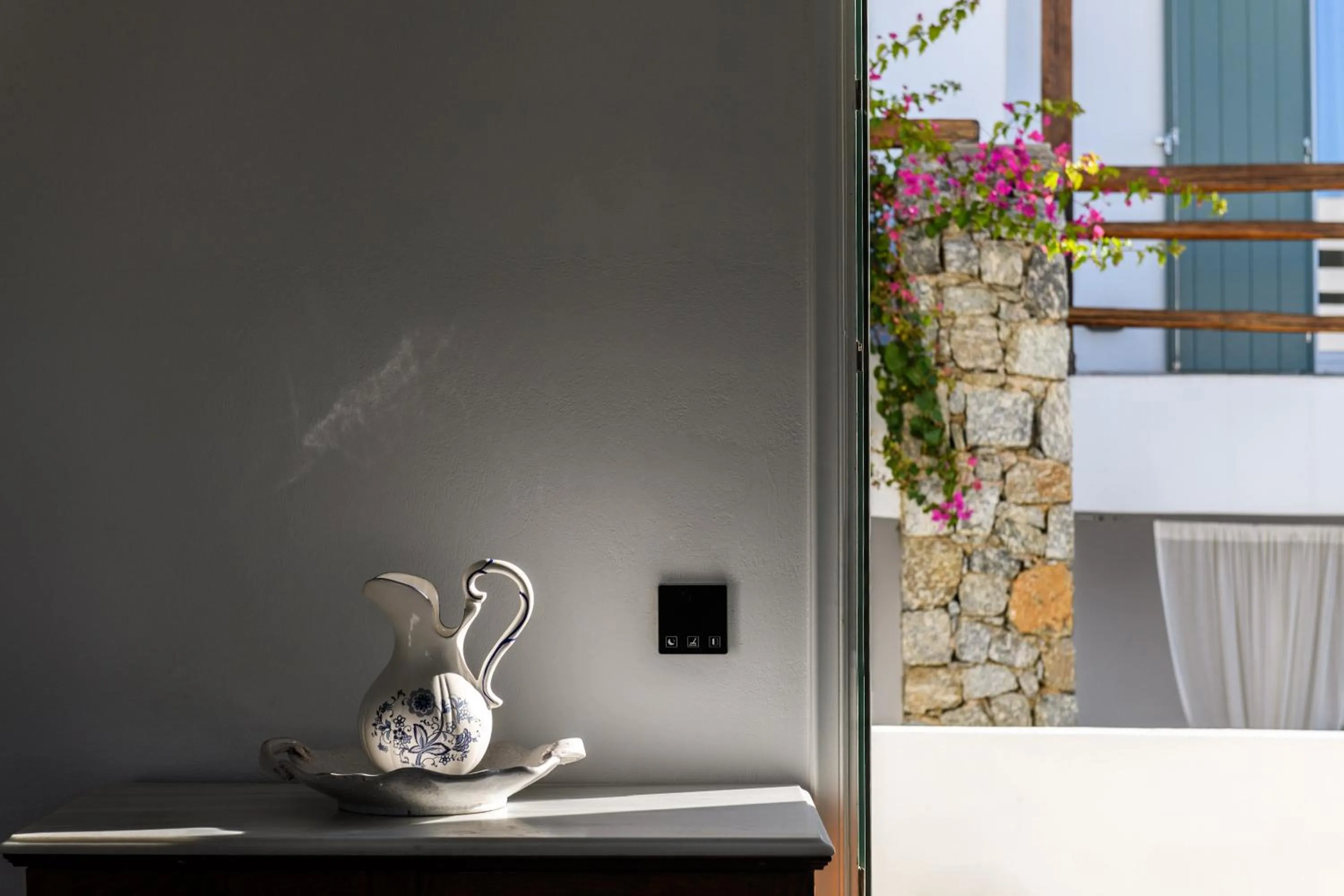 Decorative detail, Bed in Pelican Bay Hotel