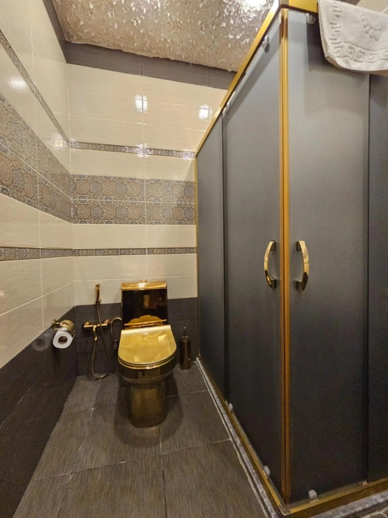 Shower in Qiz Galasi Hotel Baku