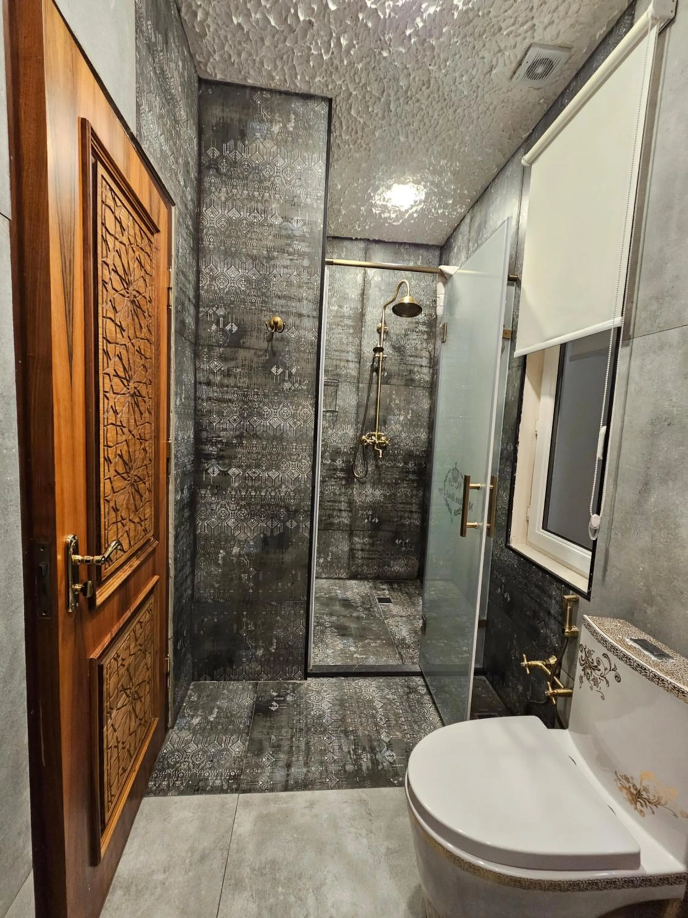 Shower in Qiz Galasi Hotel Baku