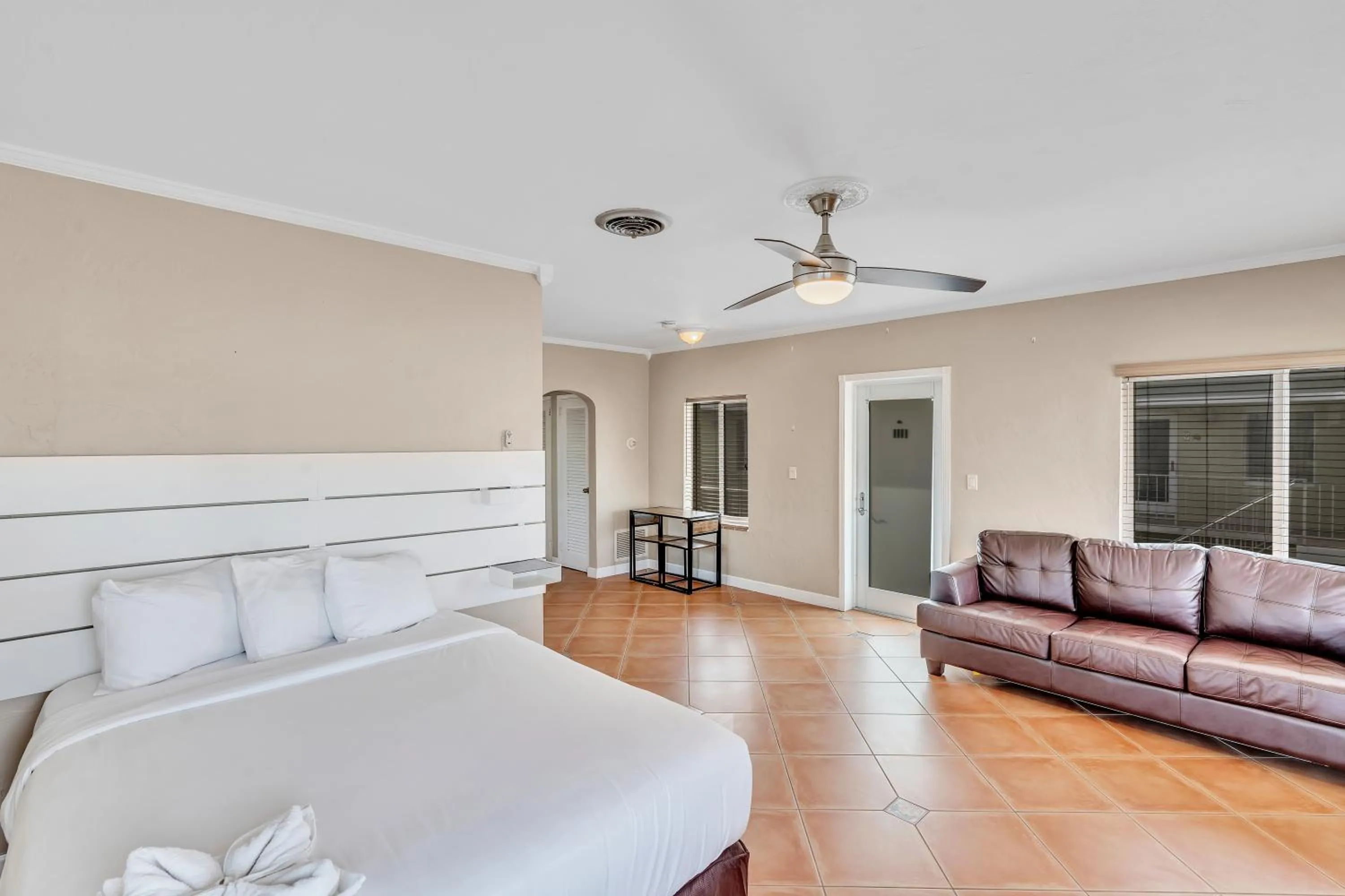 Living room, Bed in Sea Angel