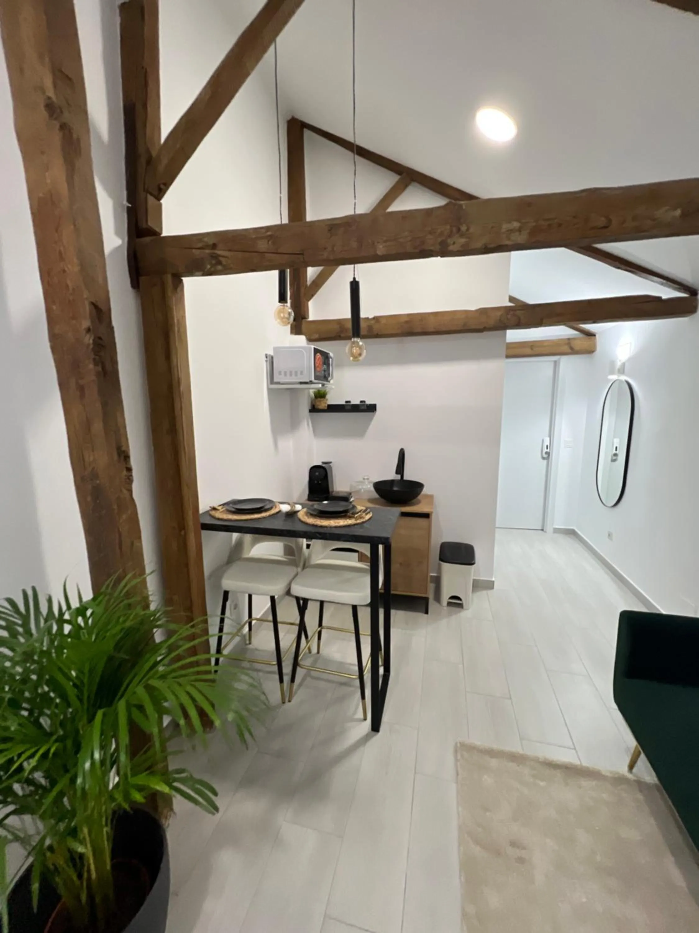 Dining Area in SUITES CHIC