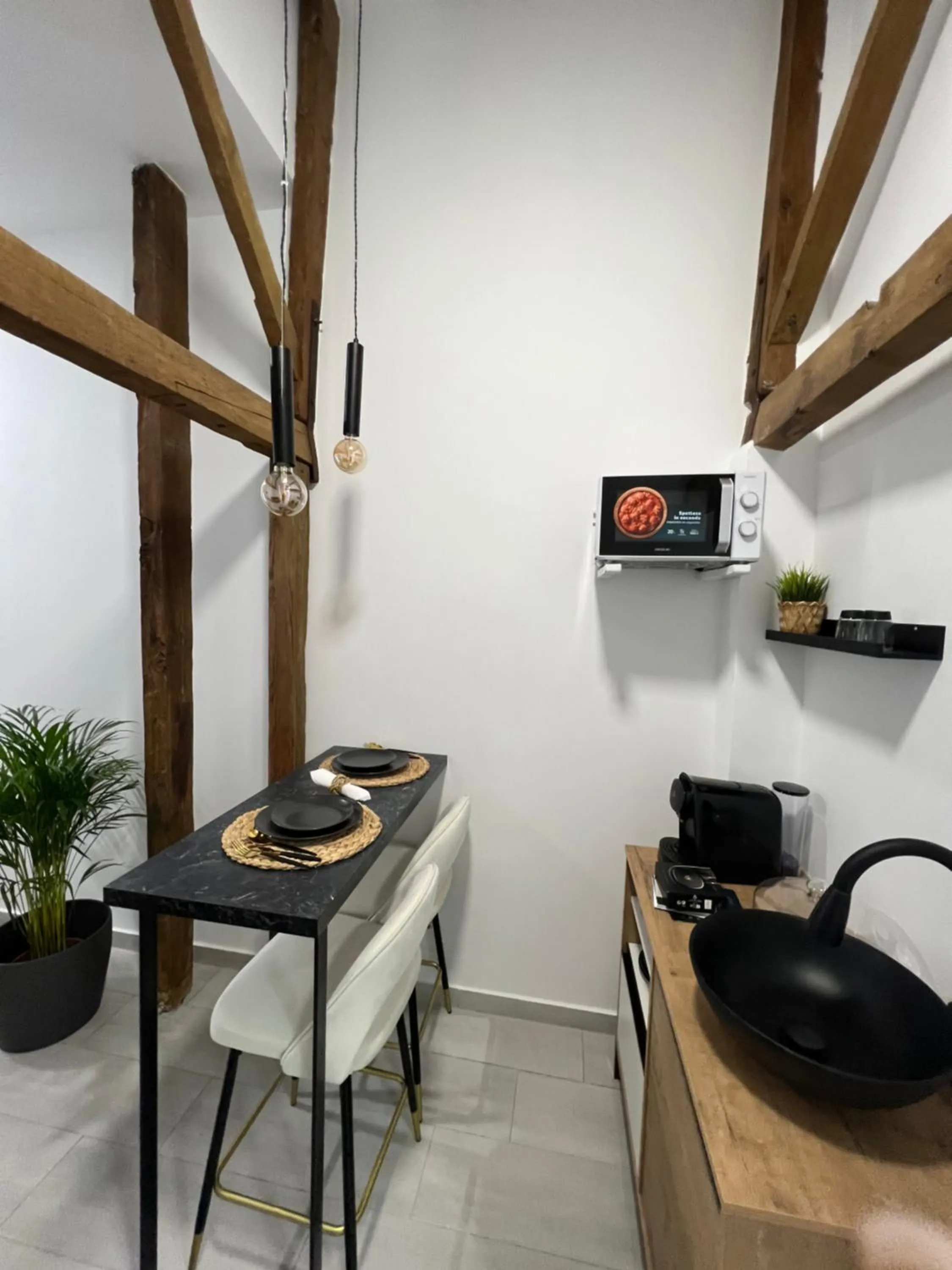 Dining Area in SUITES CHIC