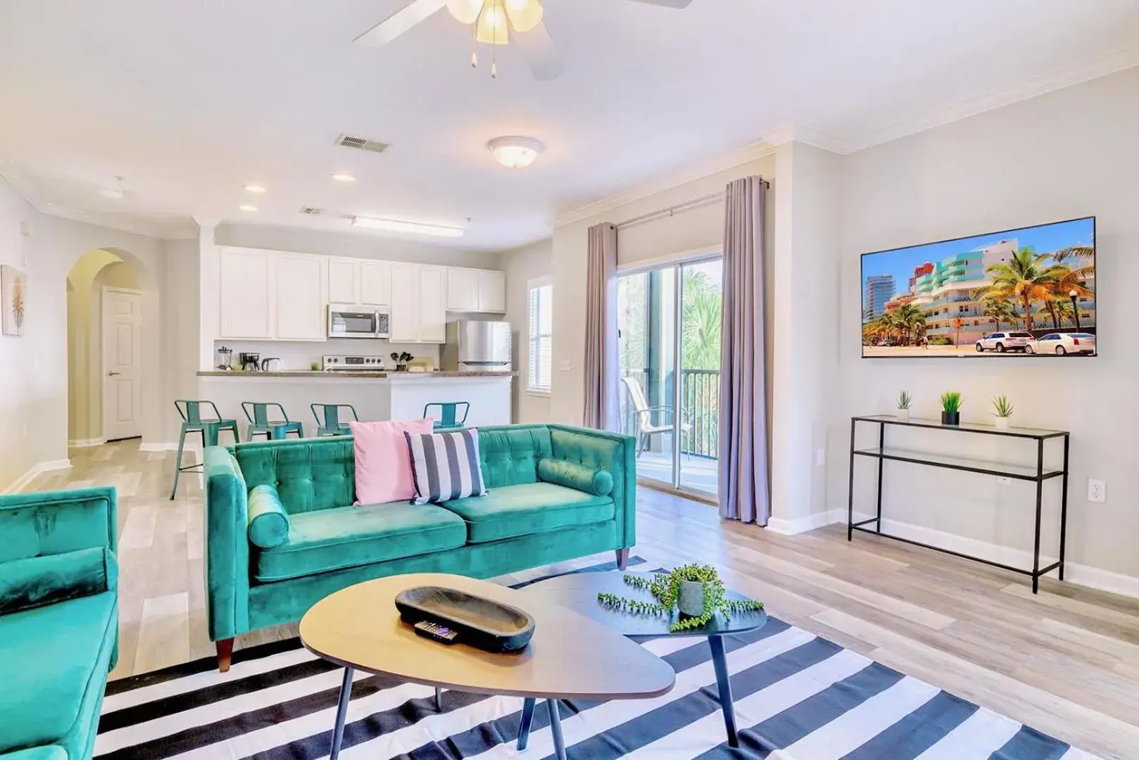 3BR Condo with Pool - Near Disney 3BR Condo with Pool - Near Disney