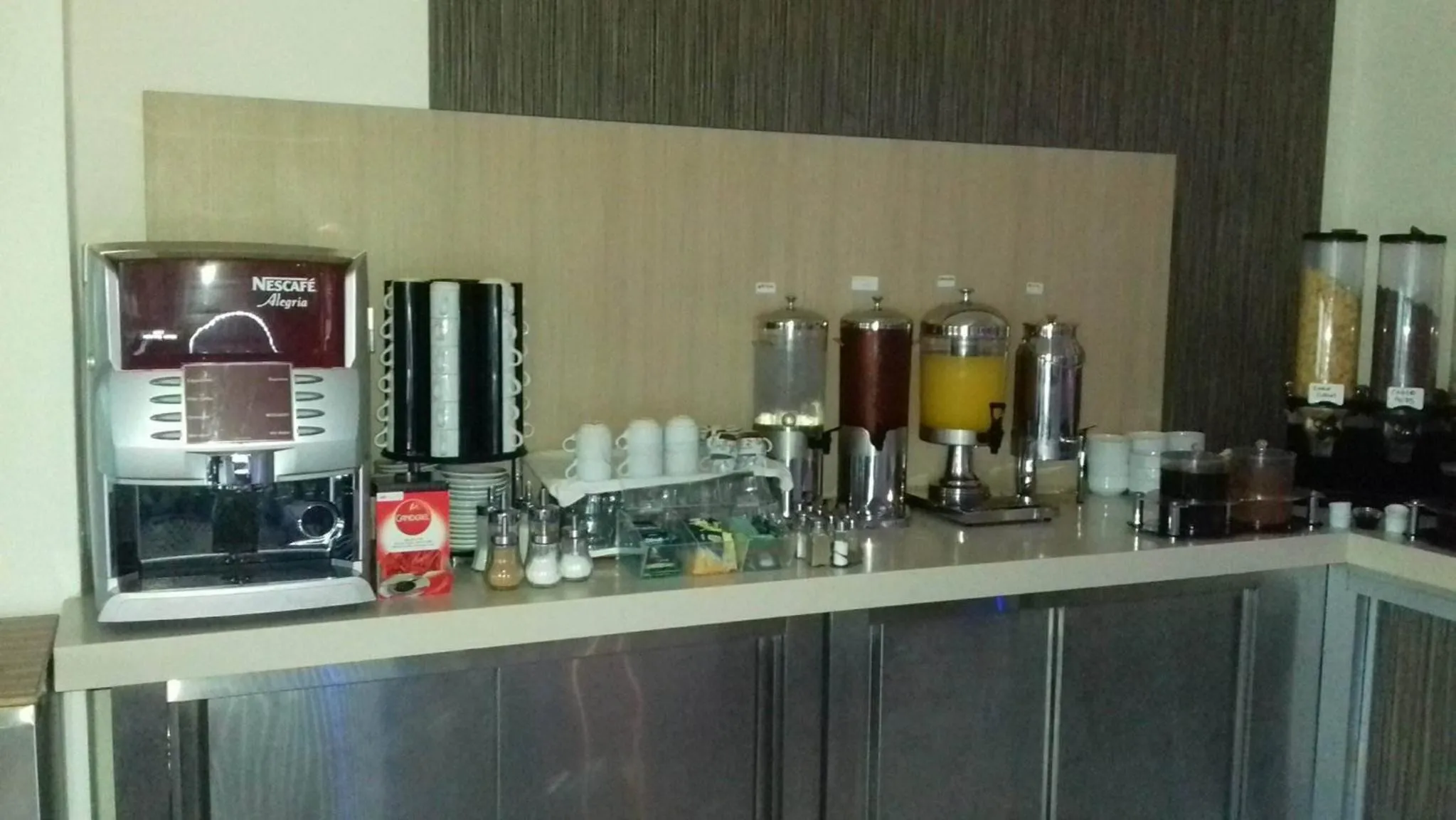 Breakfast in Zoes Hotel & Suites