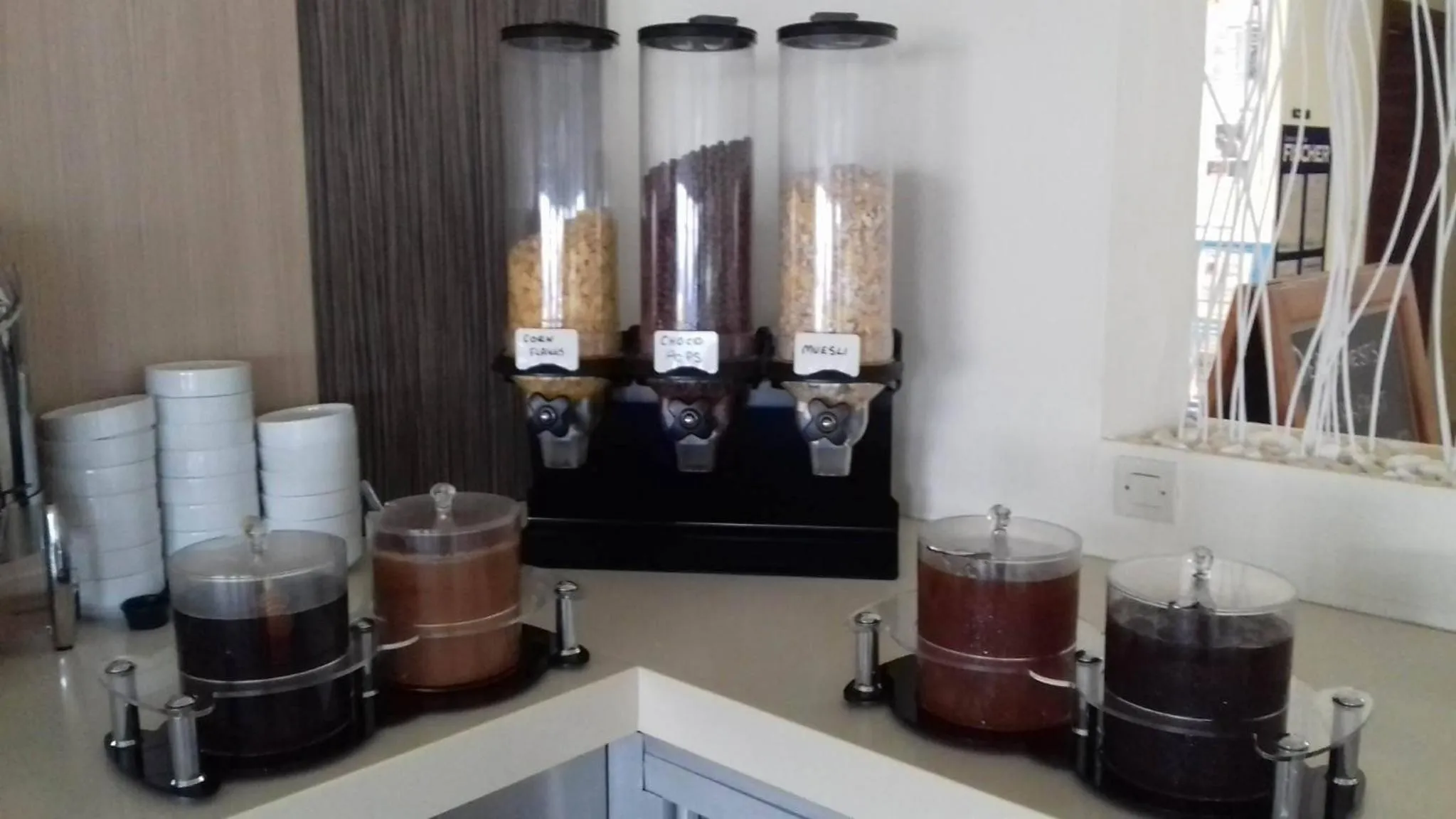 Breakfast in Zoes Hotel & Suites