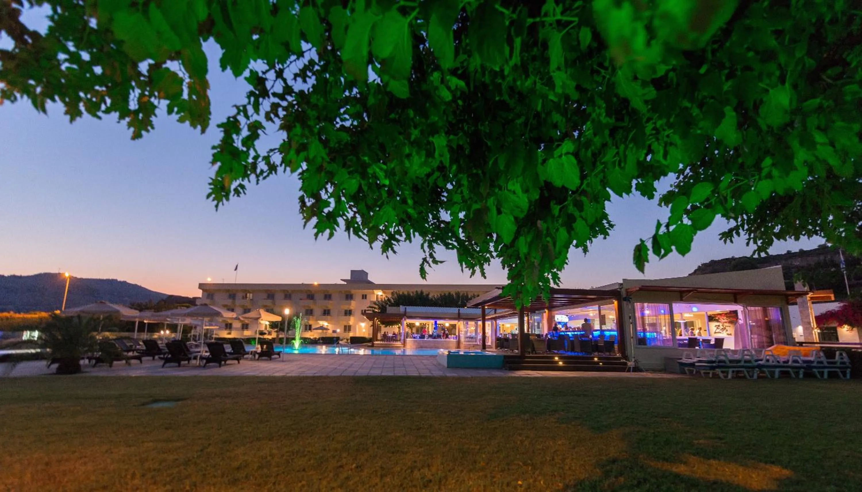 Garden in Zoes Hotel & Suites