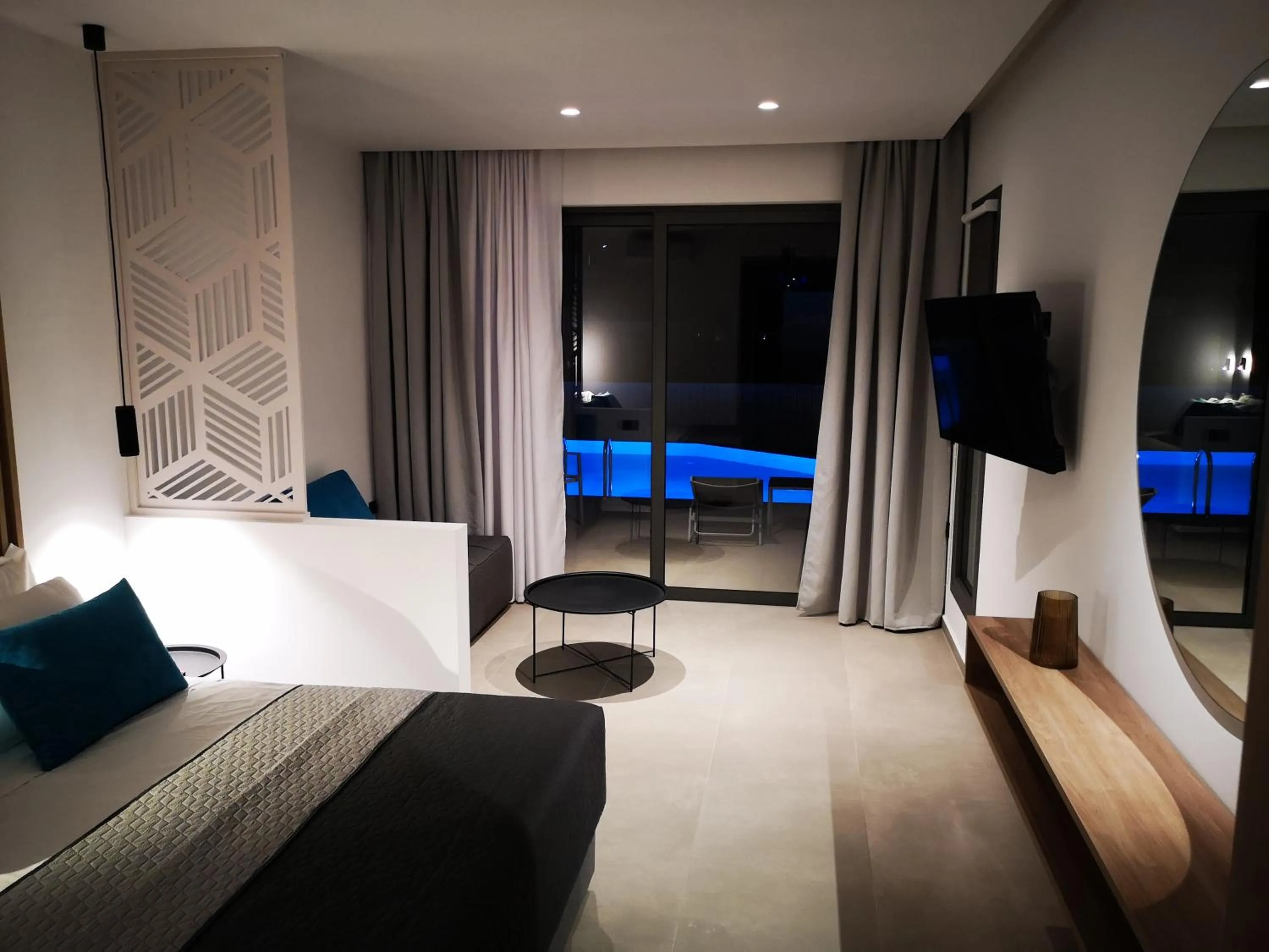 Pool view in Zoes Hotel & Suites