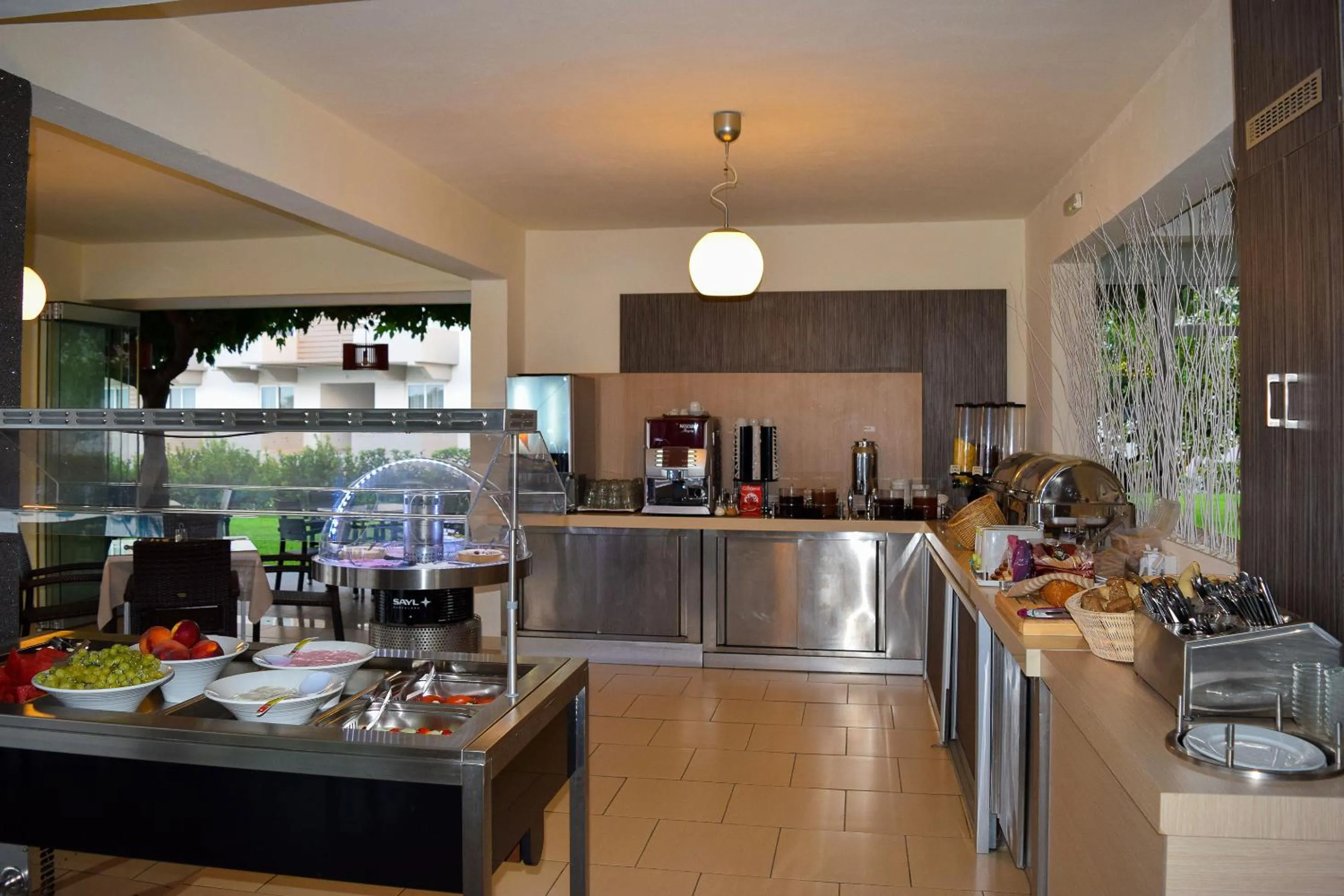 Breakfast in Zoes Hotel & Suites