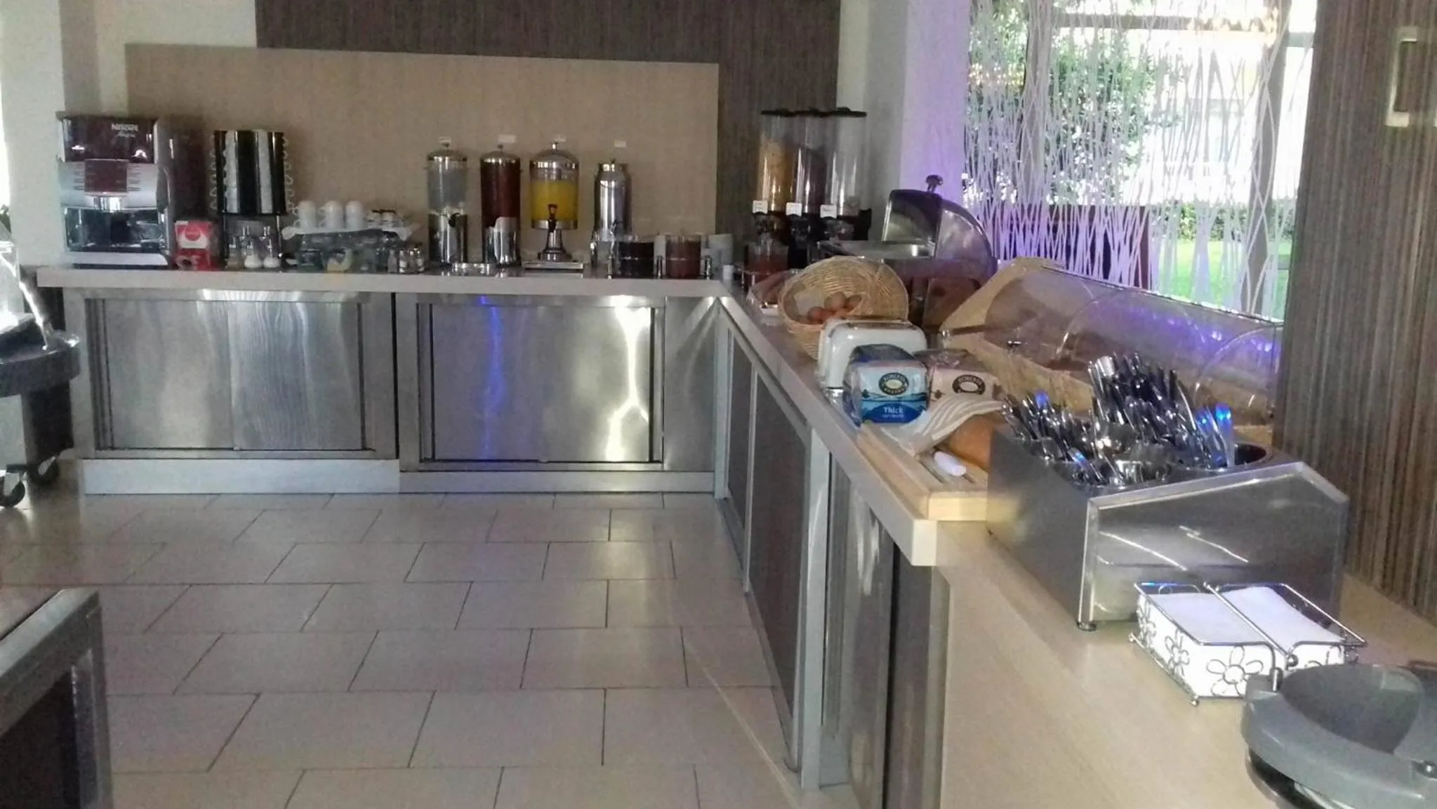 Breakfast in Zoes Hotel & Suites