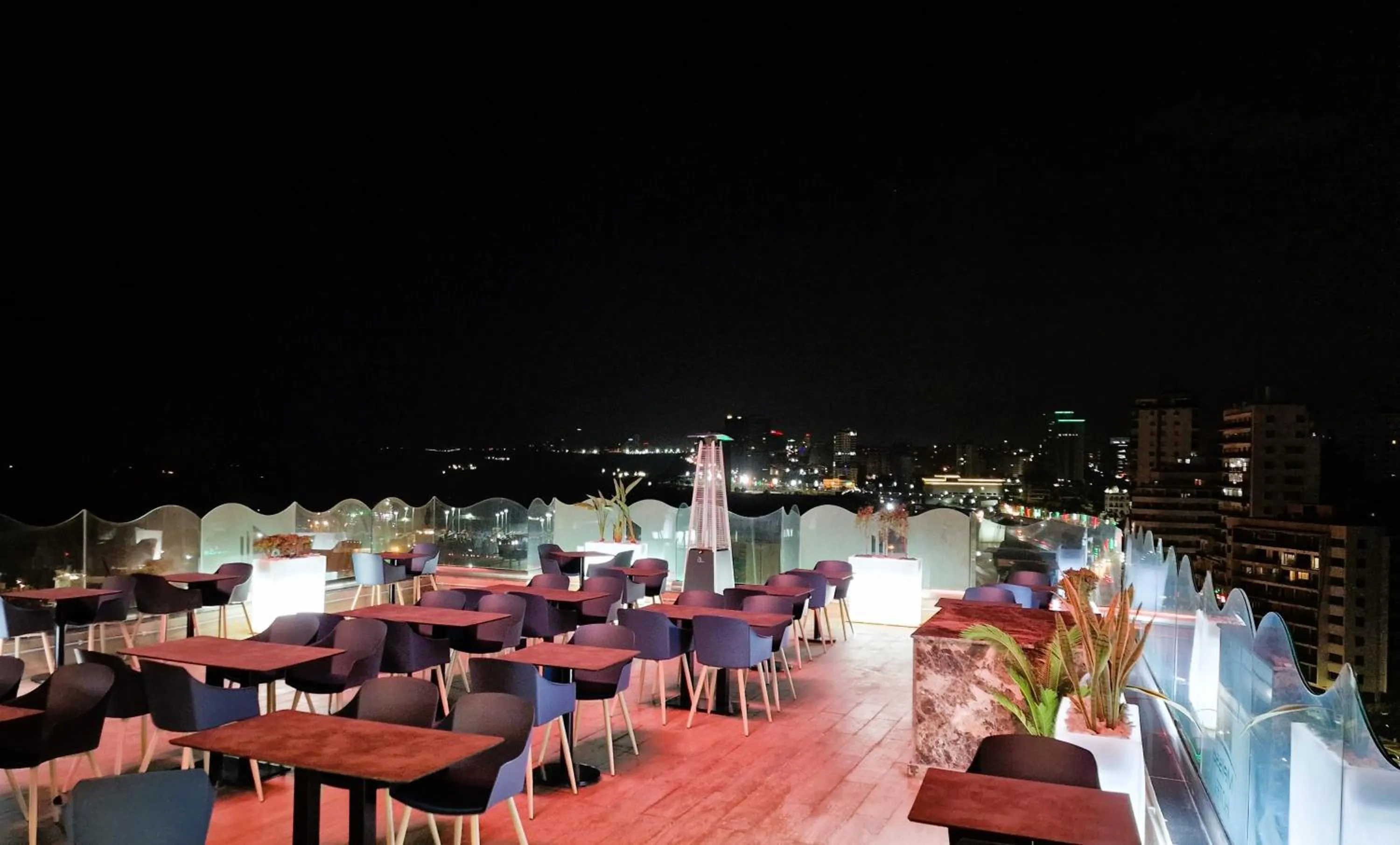 Restaurant/places to eat in Melissa Hotel