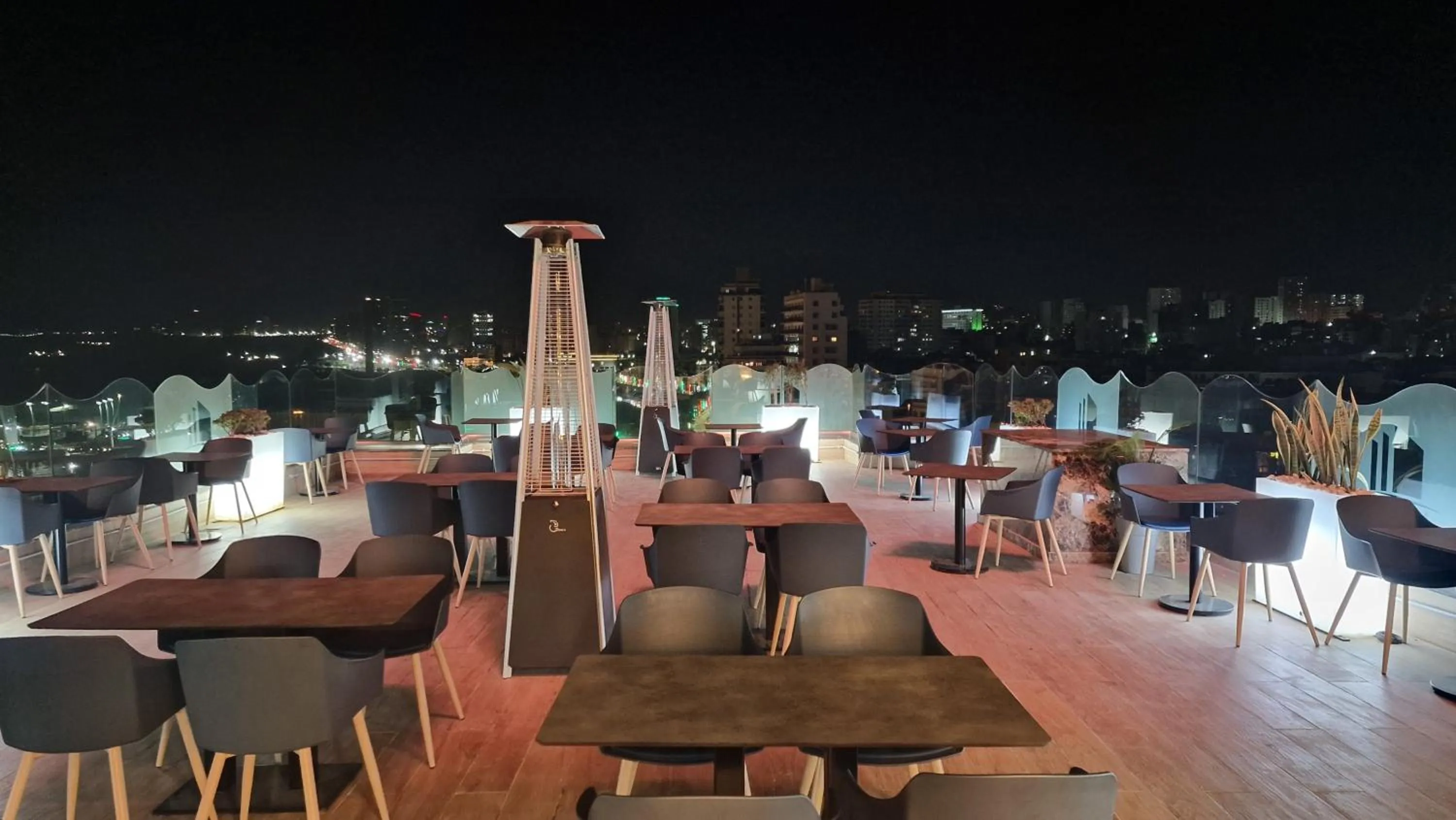 Restaurant/places to eat in Melissa Hotel