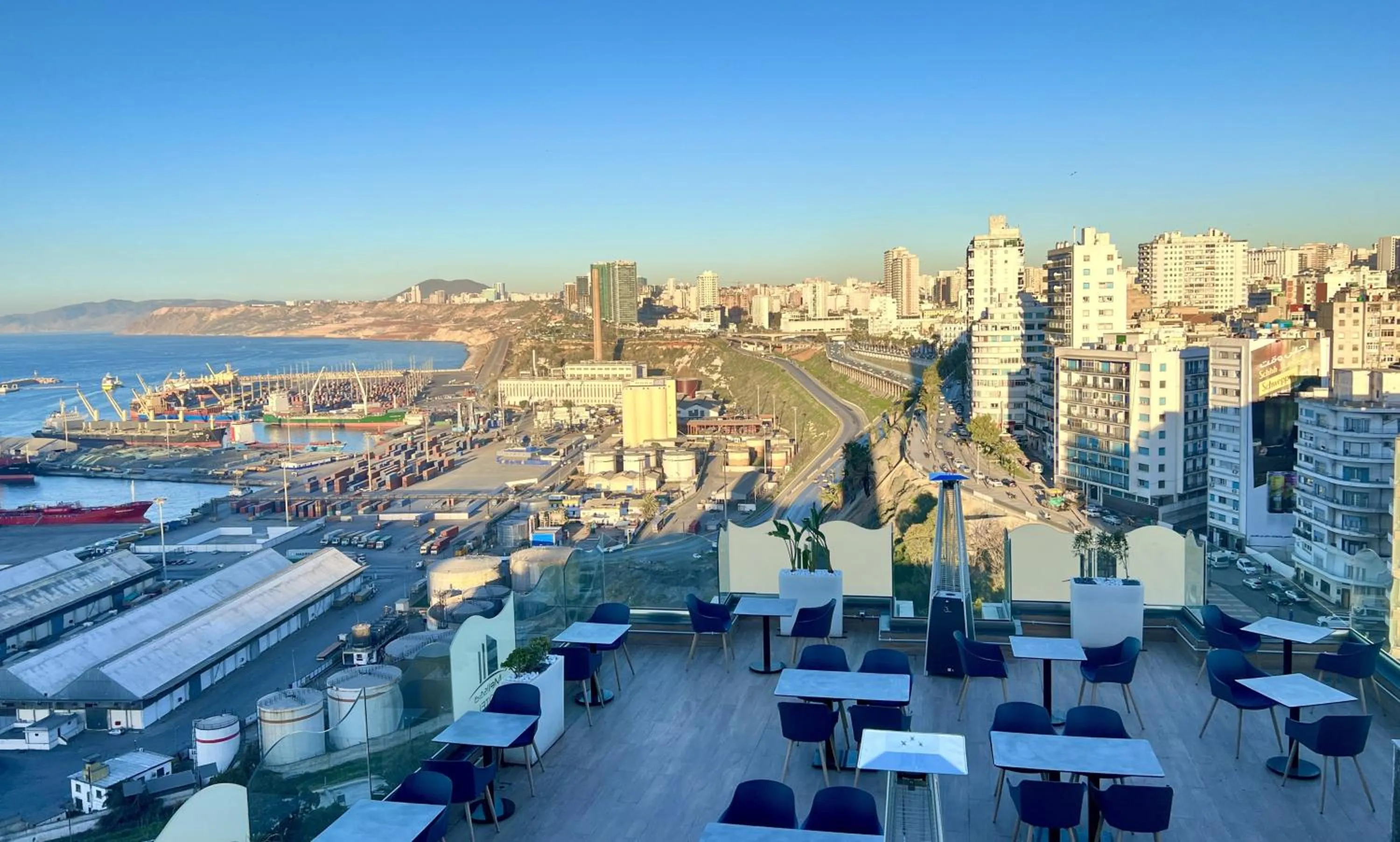 Restaurant/places to eat in Melissa Hotel