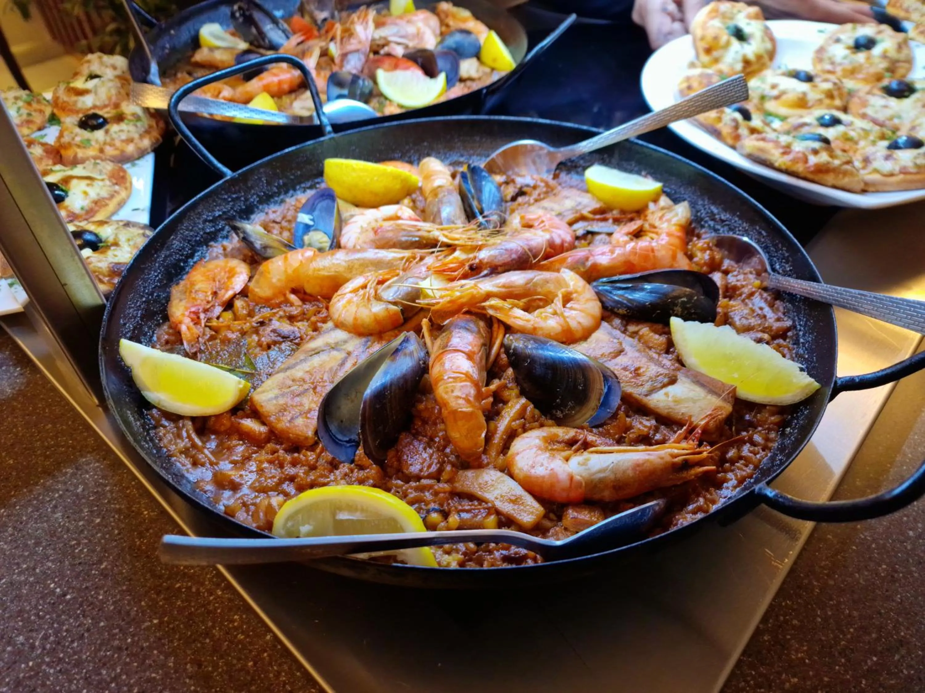 Restaurant/places to eat in Melissa Hotel