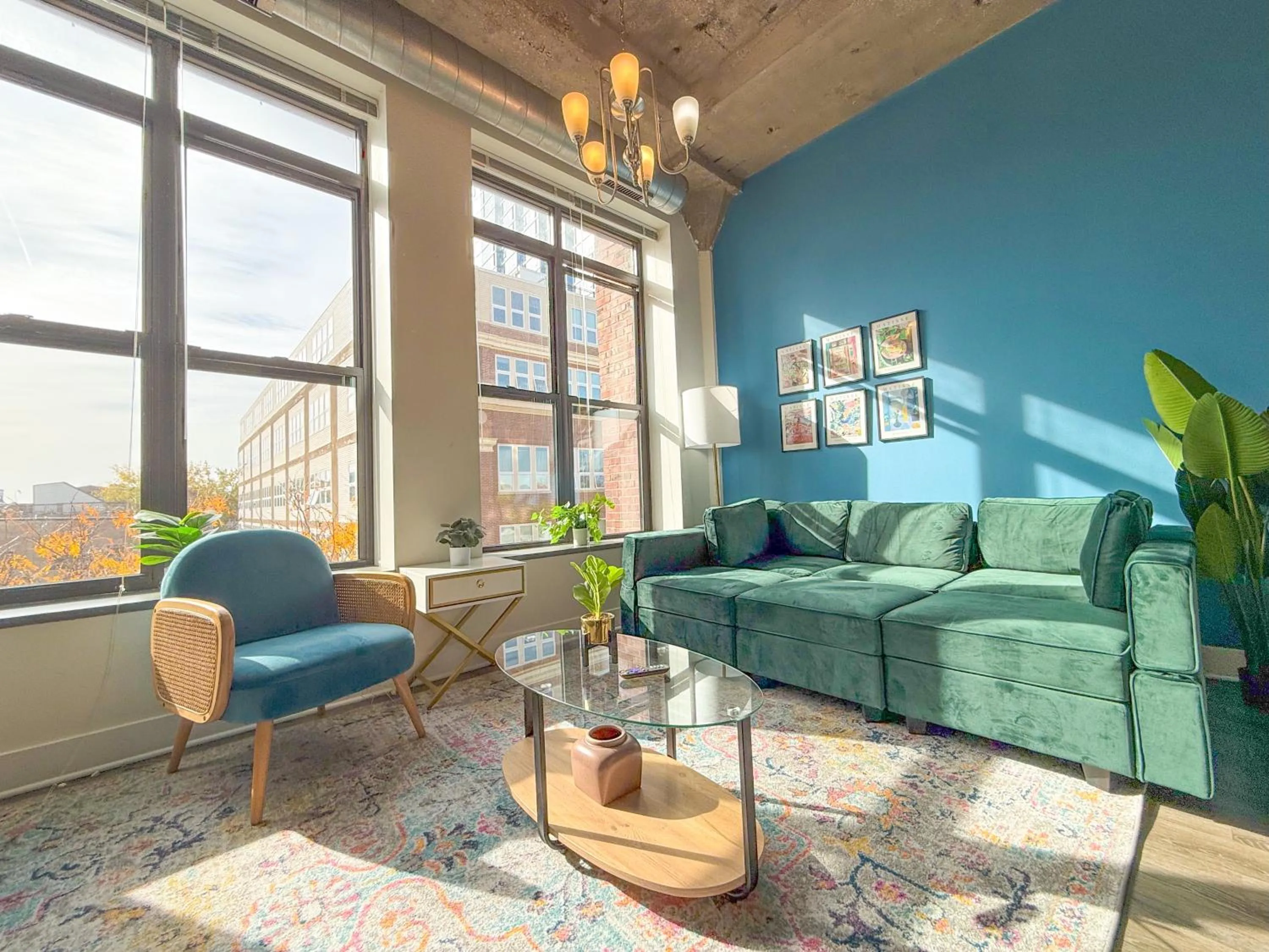 McCormick Place Beautiful 2BR Apartment with Optional Parking Sleeps up to 8 Near Soldier Field, Grant Park and Lakefront Trail