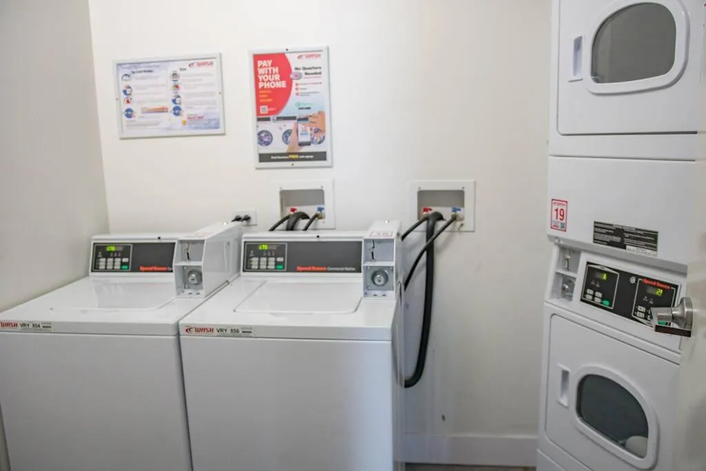 McCormick Place Beautiful 2BR Apartment with Optional Parking Sleeps up to 8 Near Soldier Field, Grant Park and Lakefront Trail