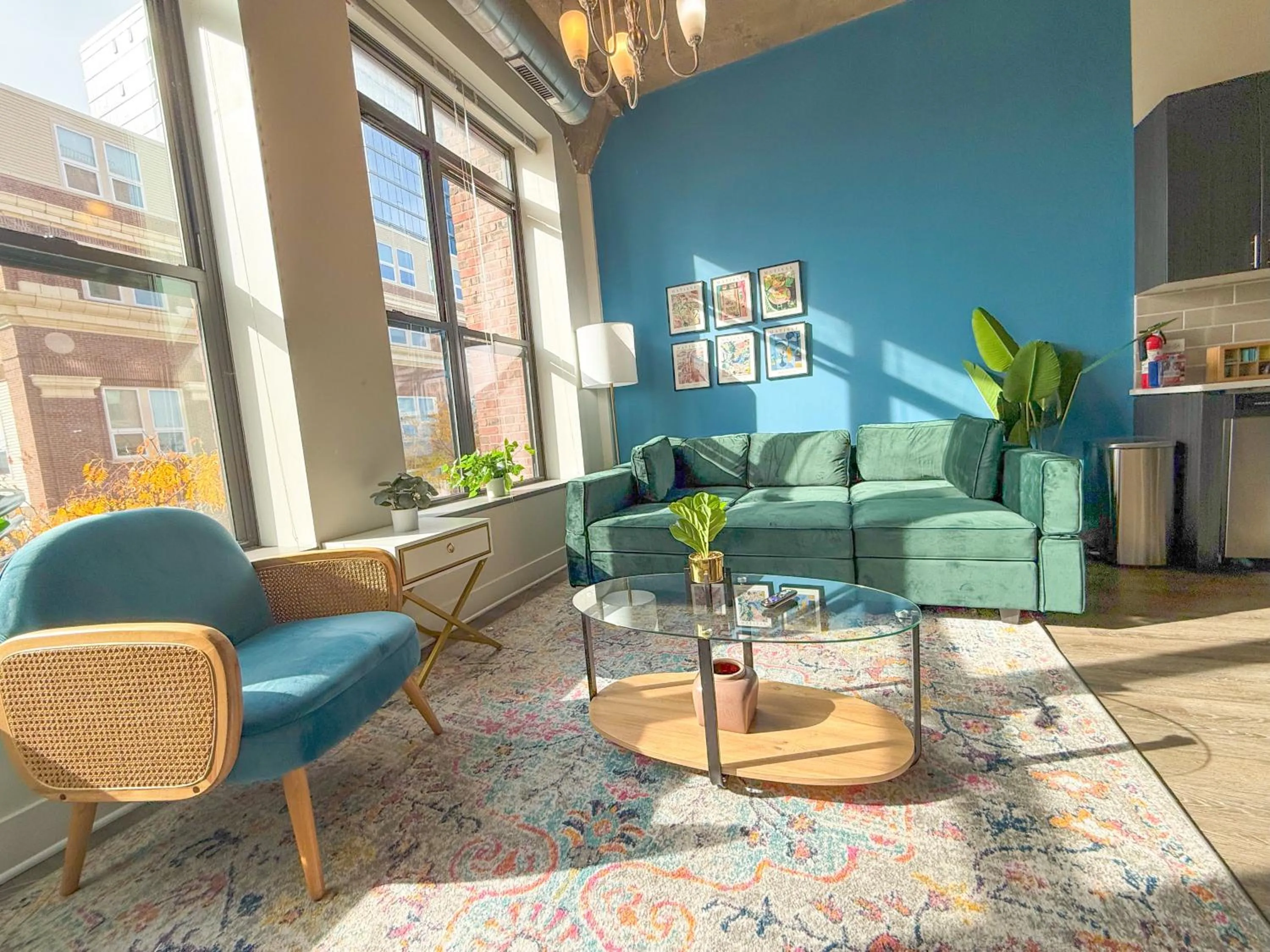 McCormick Place Beautiful 2BR Apartment with Optional Parking Sleeps up to 8 Near Soldier Field, Grant Park and Lakefront Trail