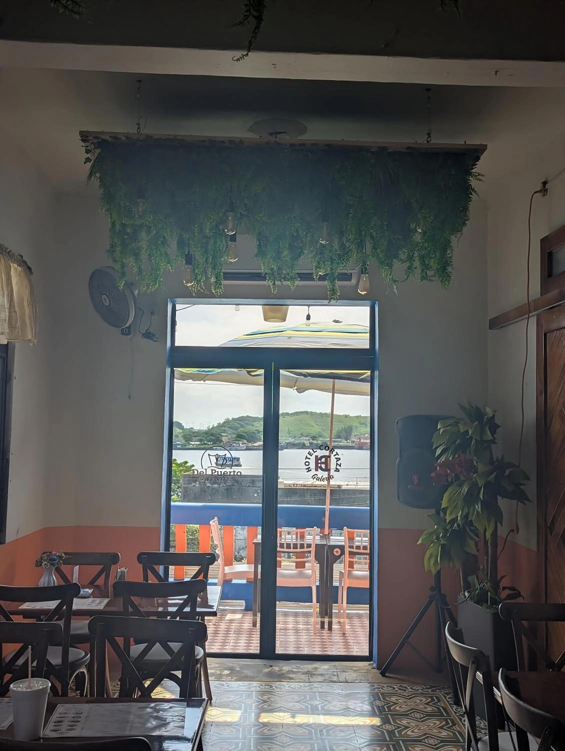 Restaurant/places to eat in Hotel Cortaza Galería