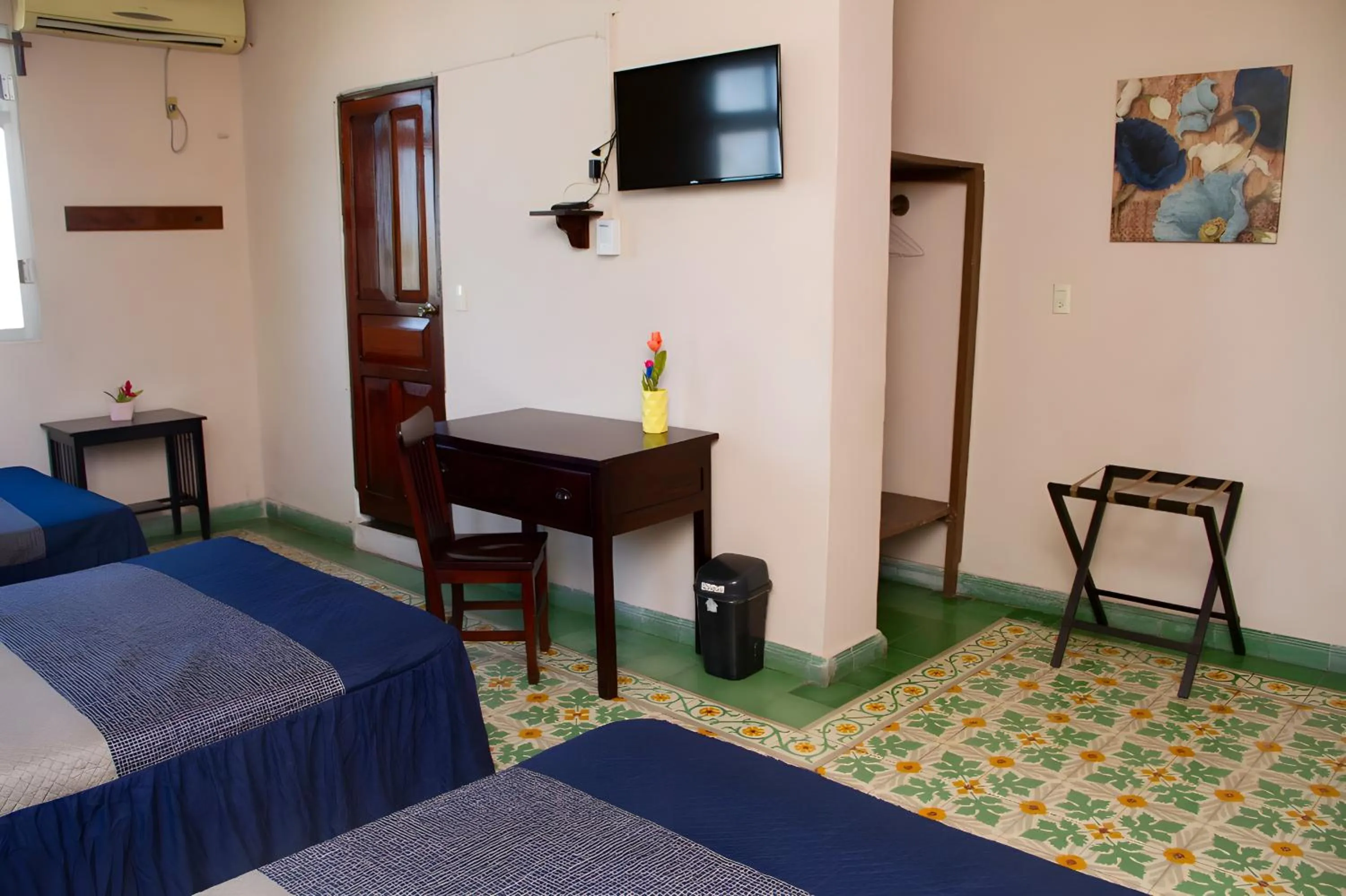 Photo of the whole room, Bed in Hotel Cortaza Galería