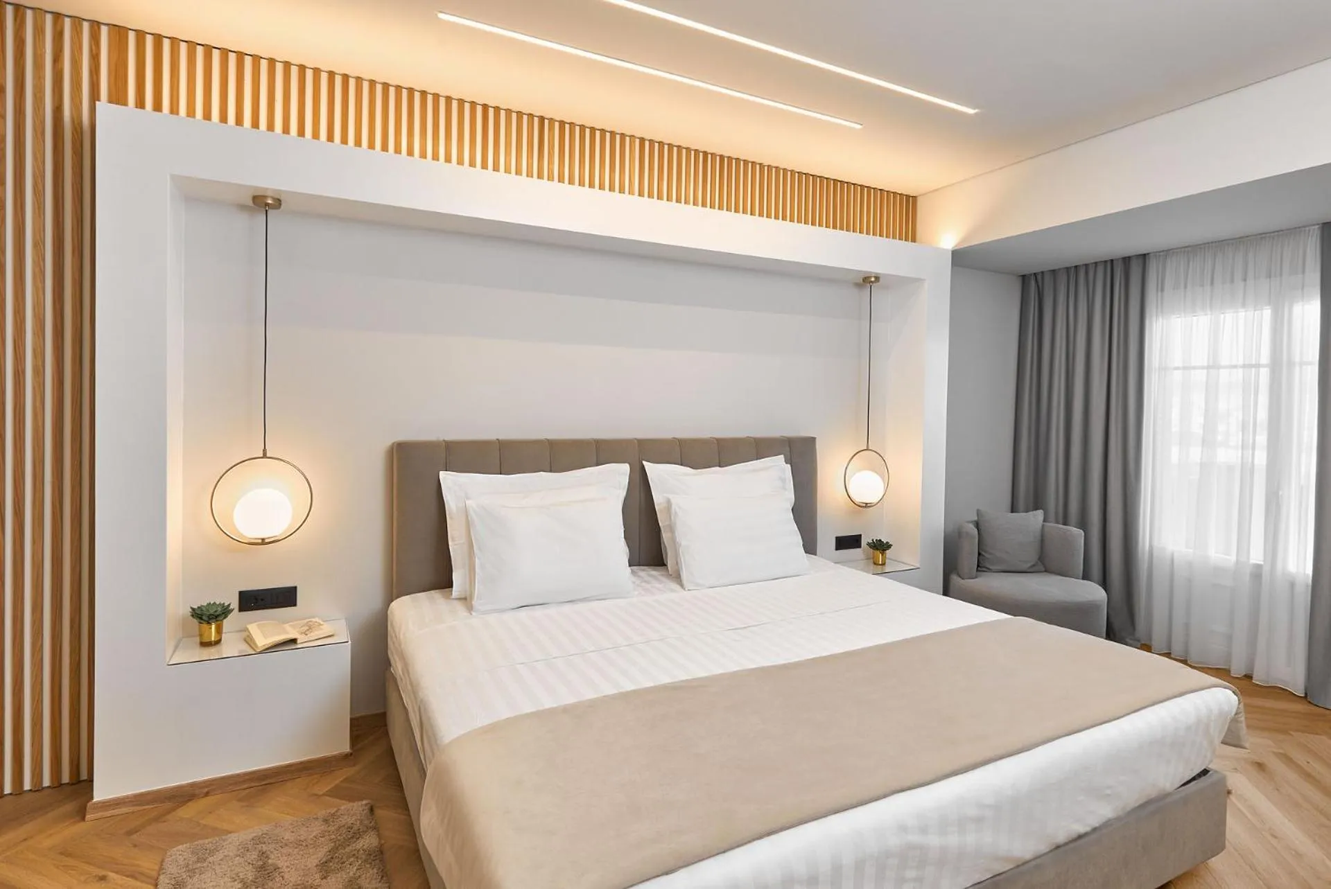 Bedroom, Bed in Grand Hotel Palace