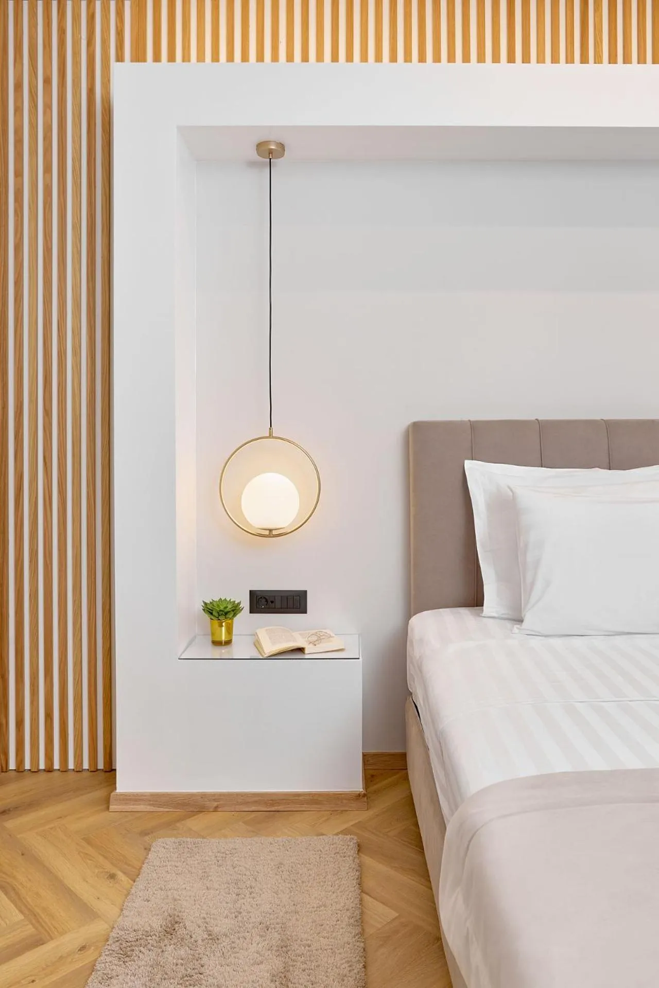 Bedroom, Bed in Grand Hotel Palace