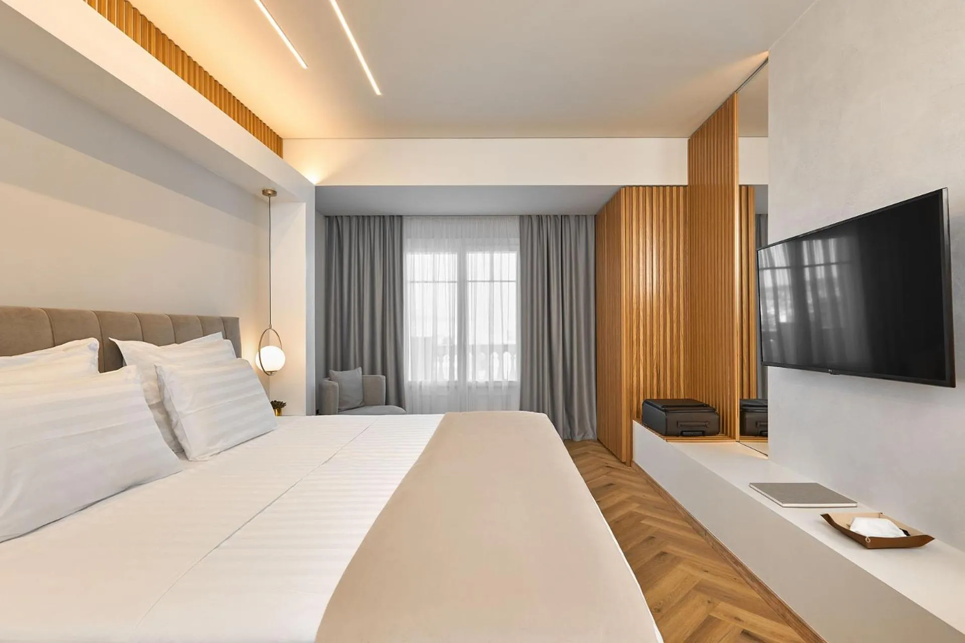 Bedroom, Bed in Grand Hotel Palace