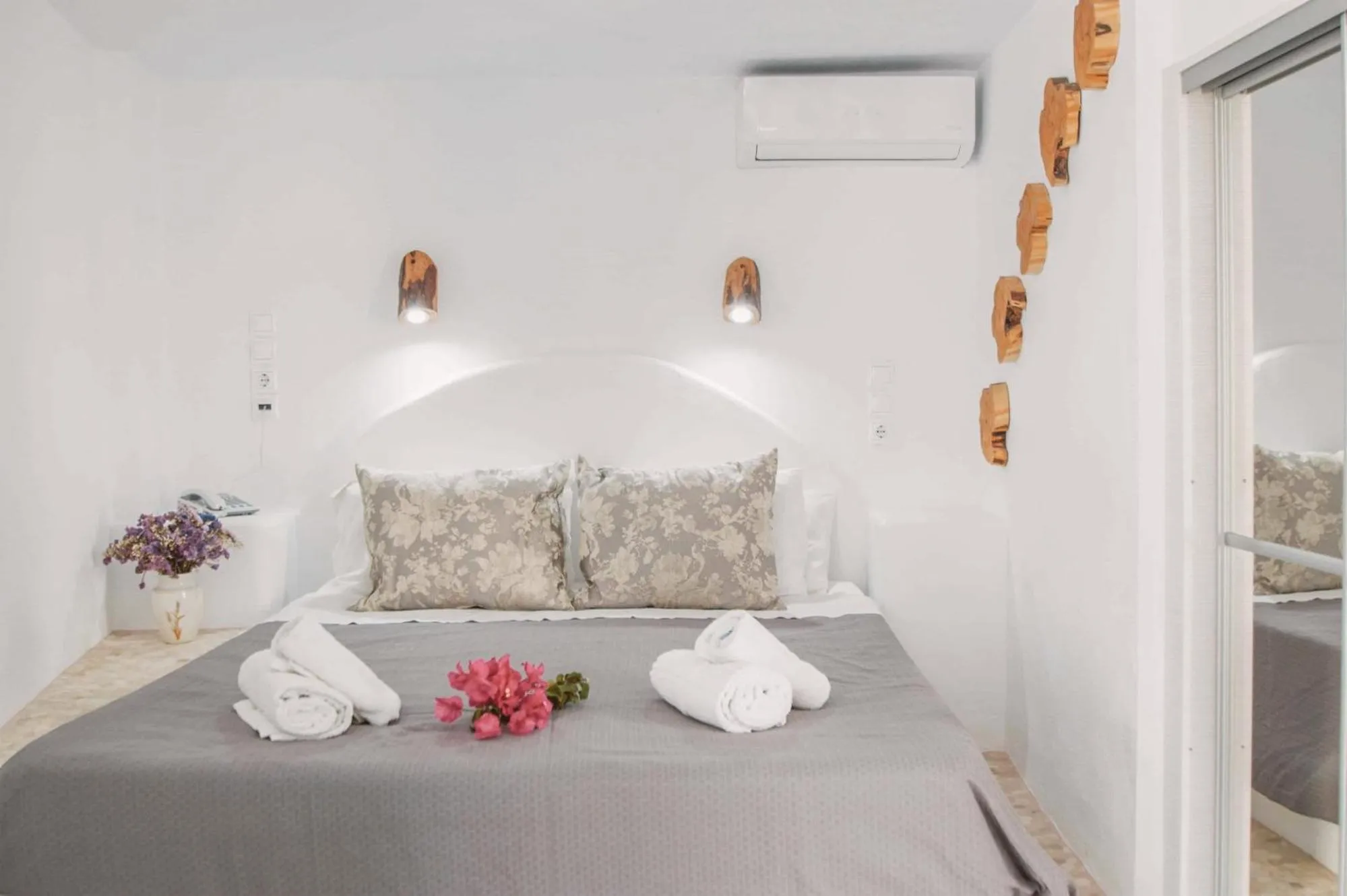 Bed in Villa Konstantin Rooms & Suites