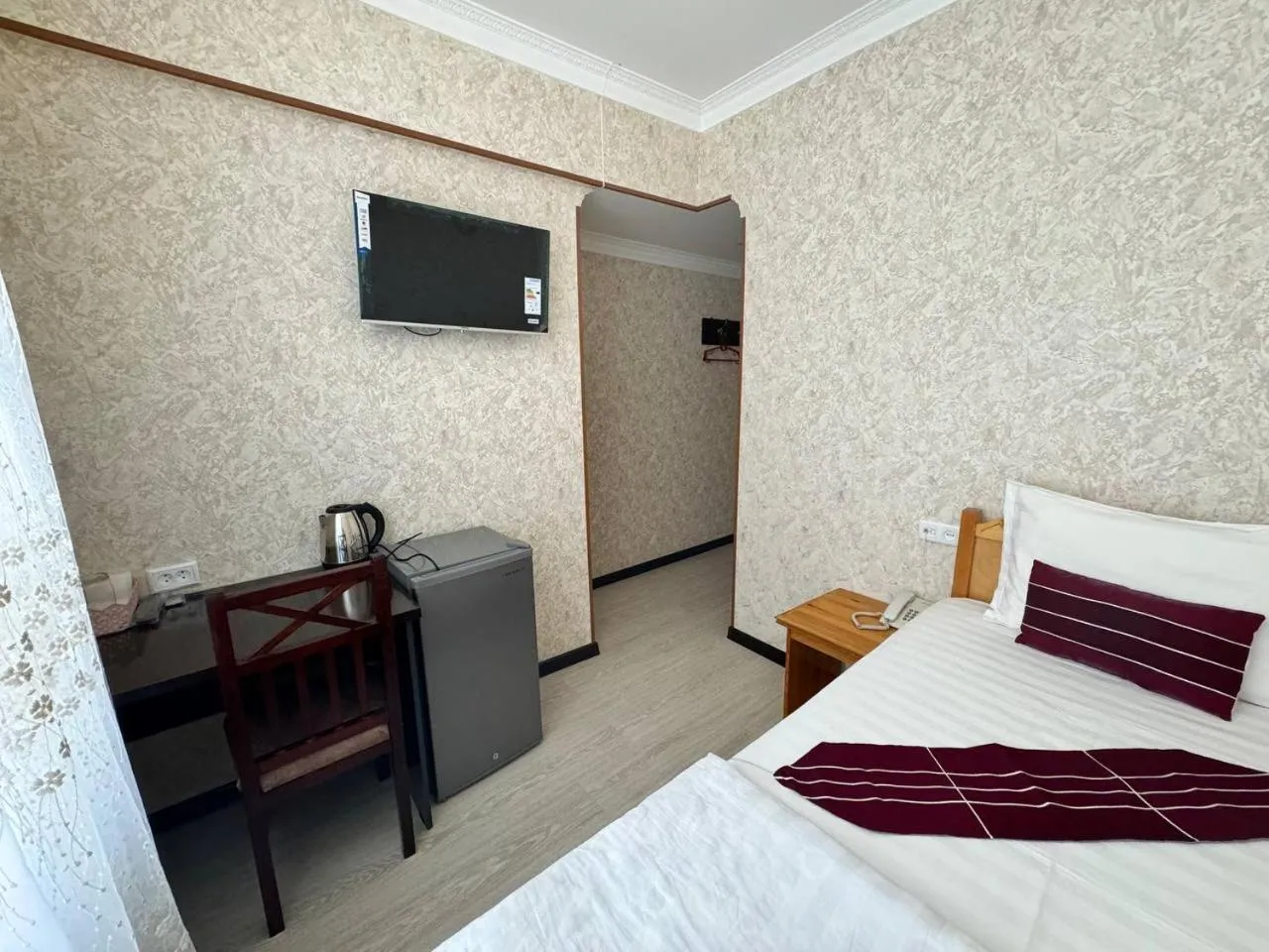 Photo of the whole room, Bed in Qamar Hotel