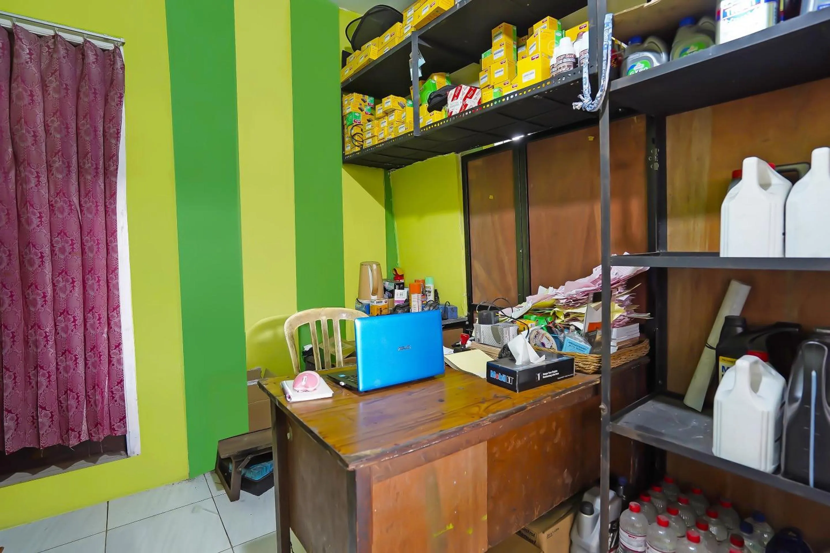 Lobby or reception in Hotel O Kost Auto Syariah Anggaswangi