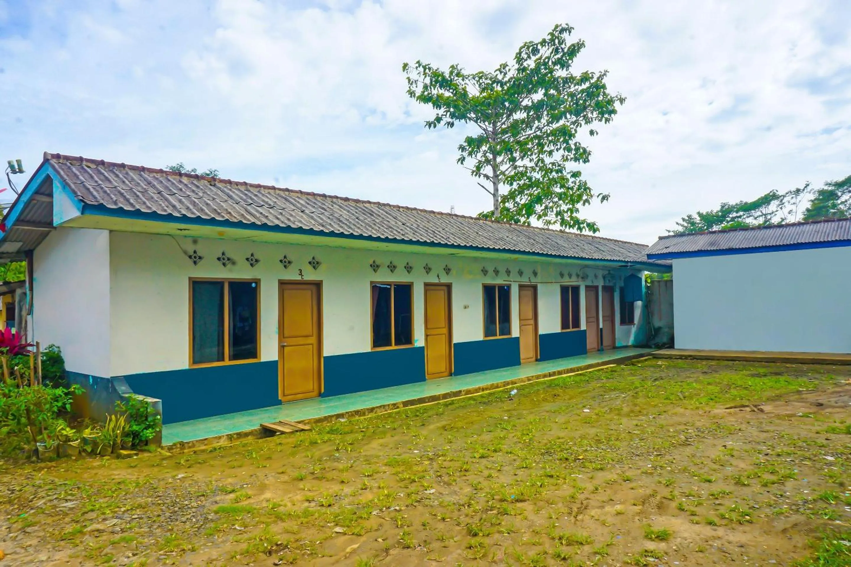 Facade/entrance in Hotel O Penginapan Berkah Mandiri Syariah