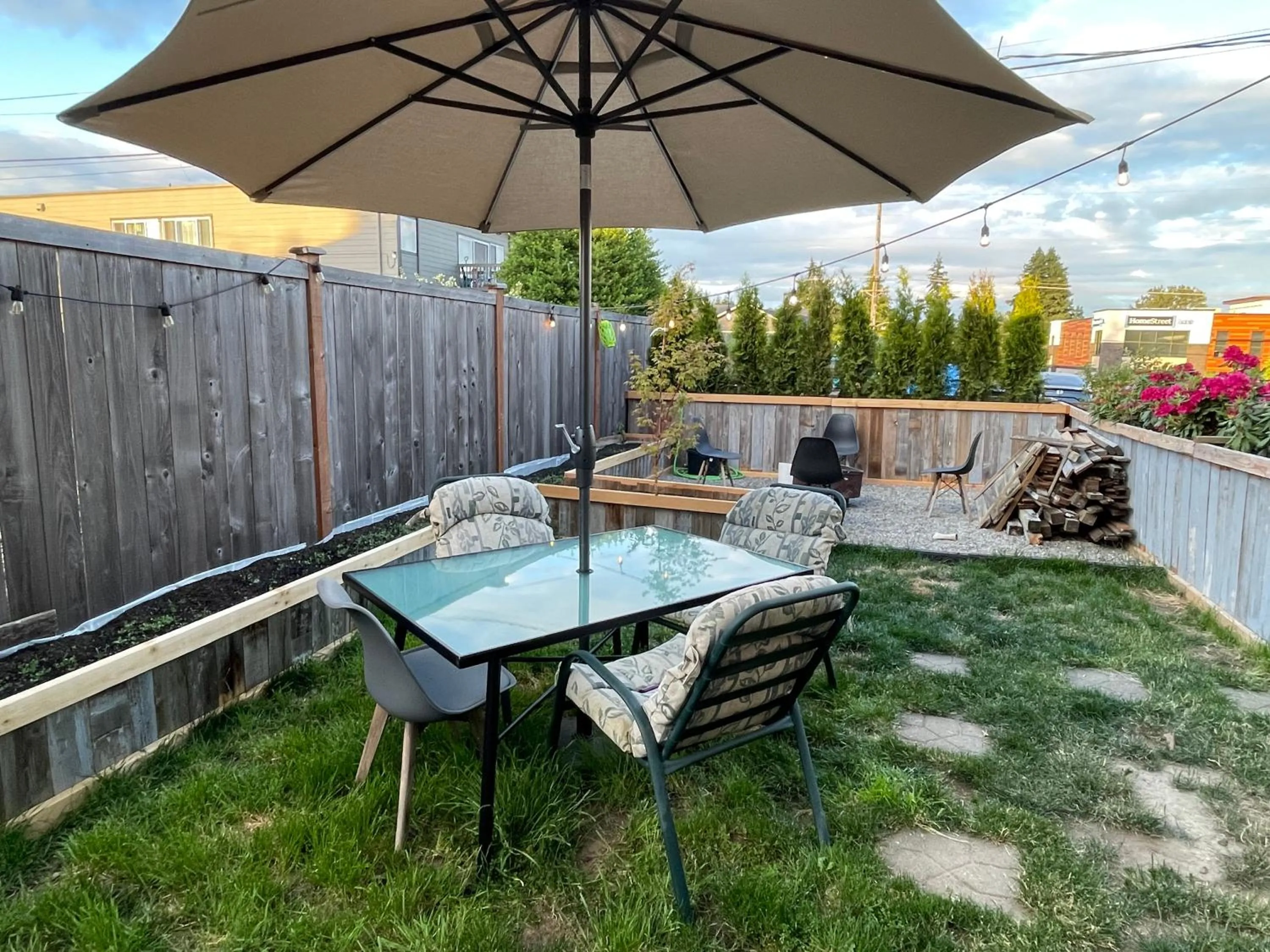 Dining area in Central Tacoma Homestay with breakfast included -private room-