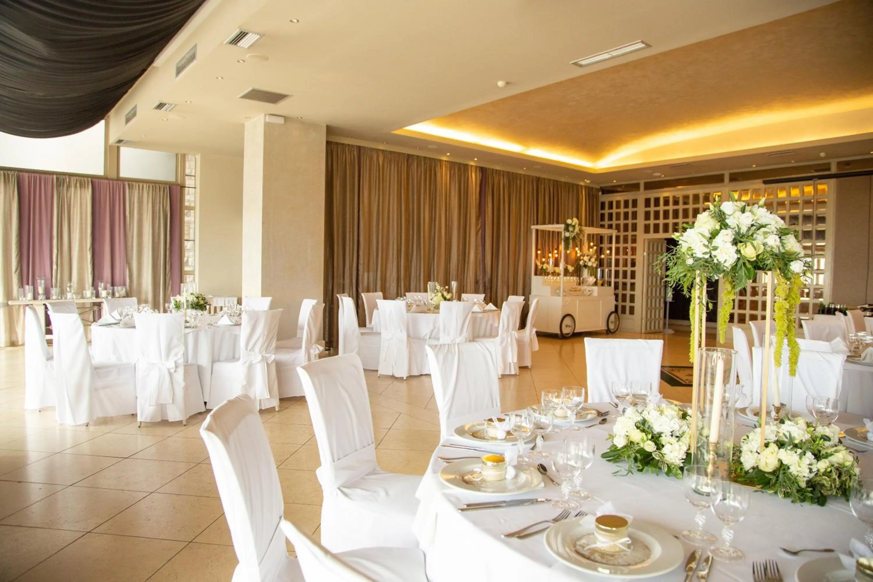 Restaurant/places to eat in Hotel Panorama