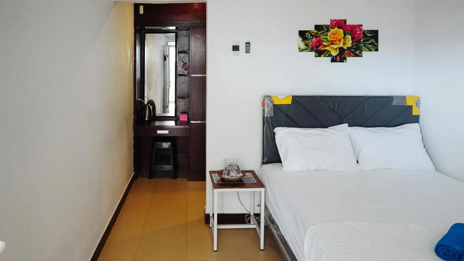 Bedroom, Bed in RedDoorz Syariah near RSUD Mataram Lombok 2